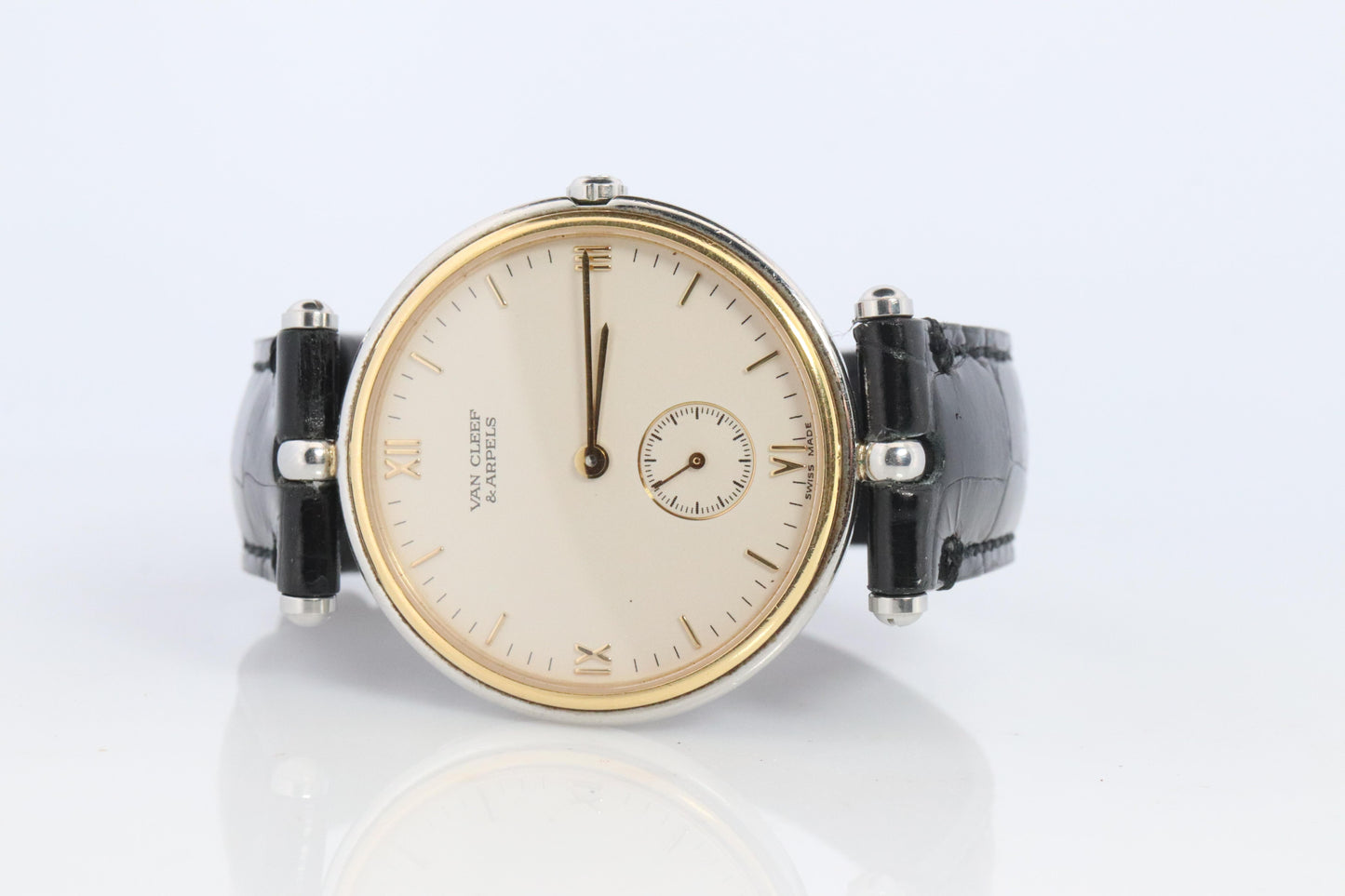 Van Cleef and Arpels 415 104 watch. La Collection 18k SS Round 32mm Watch