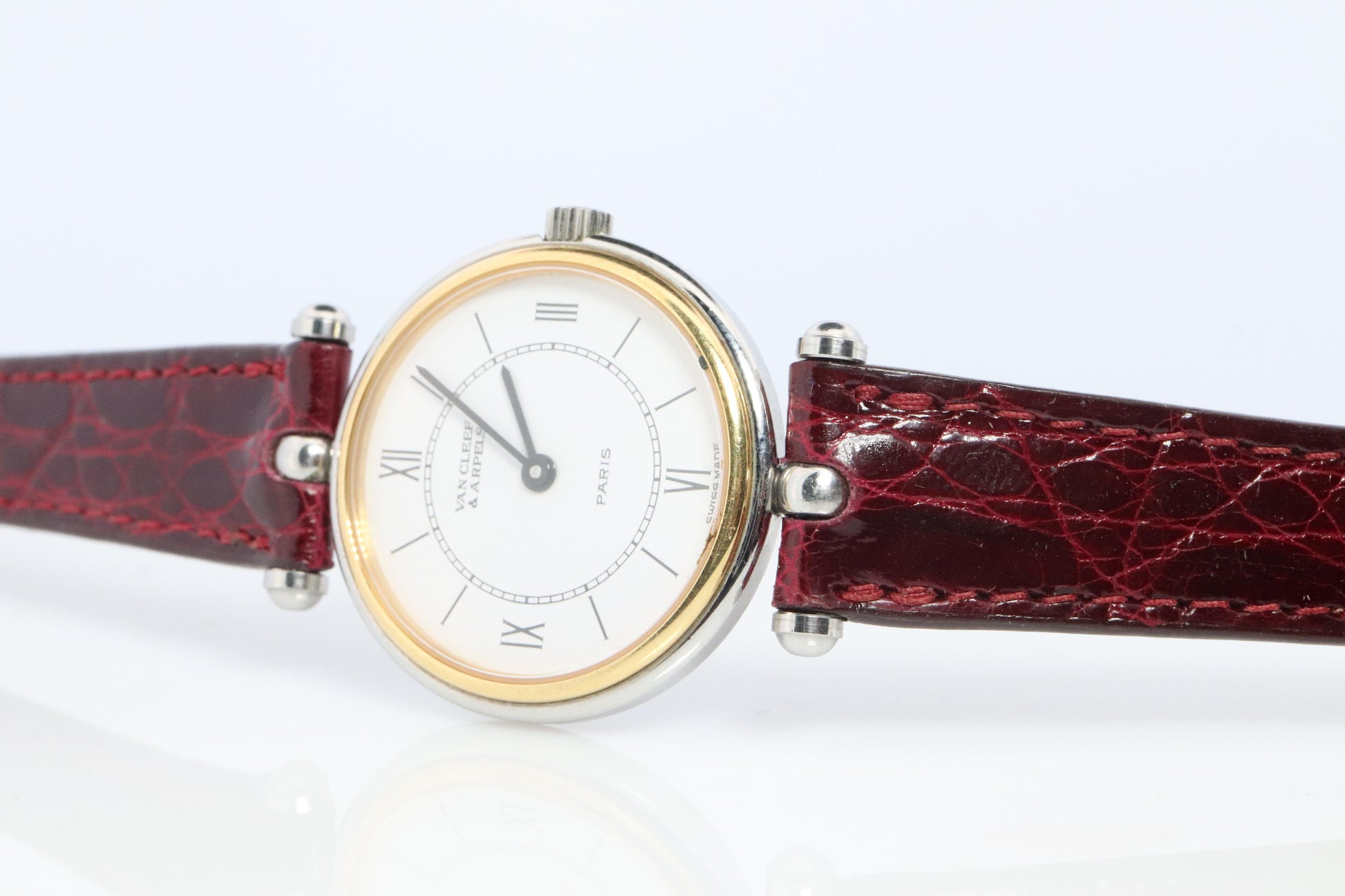 Van Cleef and Arpels 43604 watch. La Collection 18k SS Round 25mm Watch