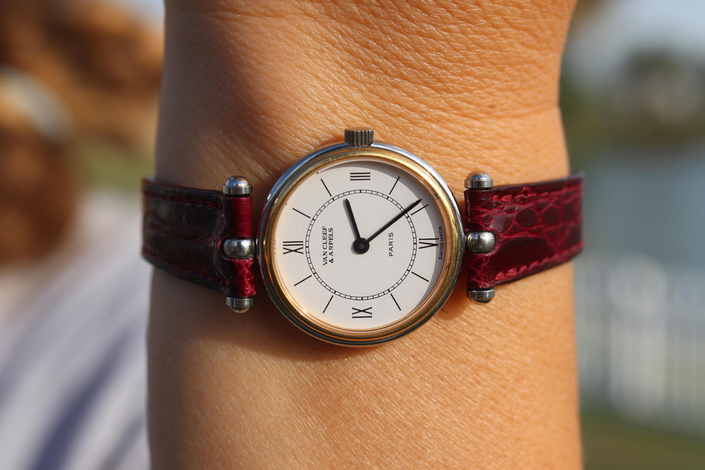 Van Cleef and Arpels 43604 watch. La Collection 18k SS Round 25mm Watch