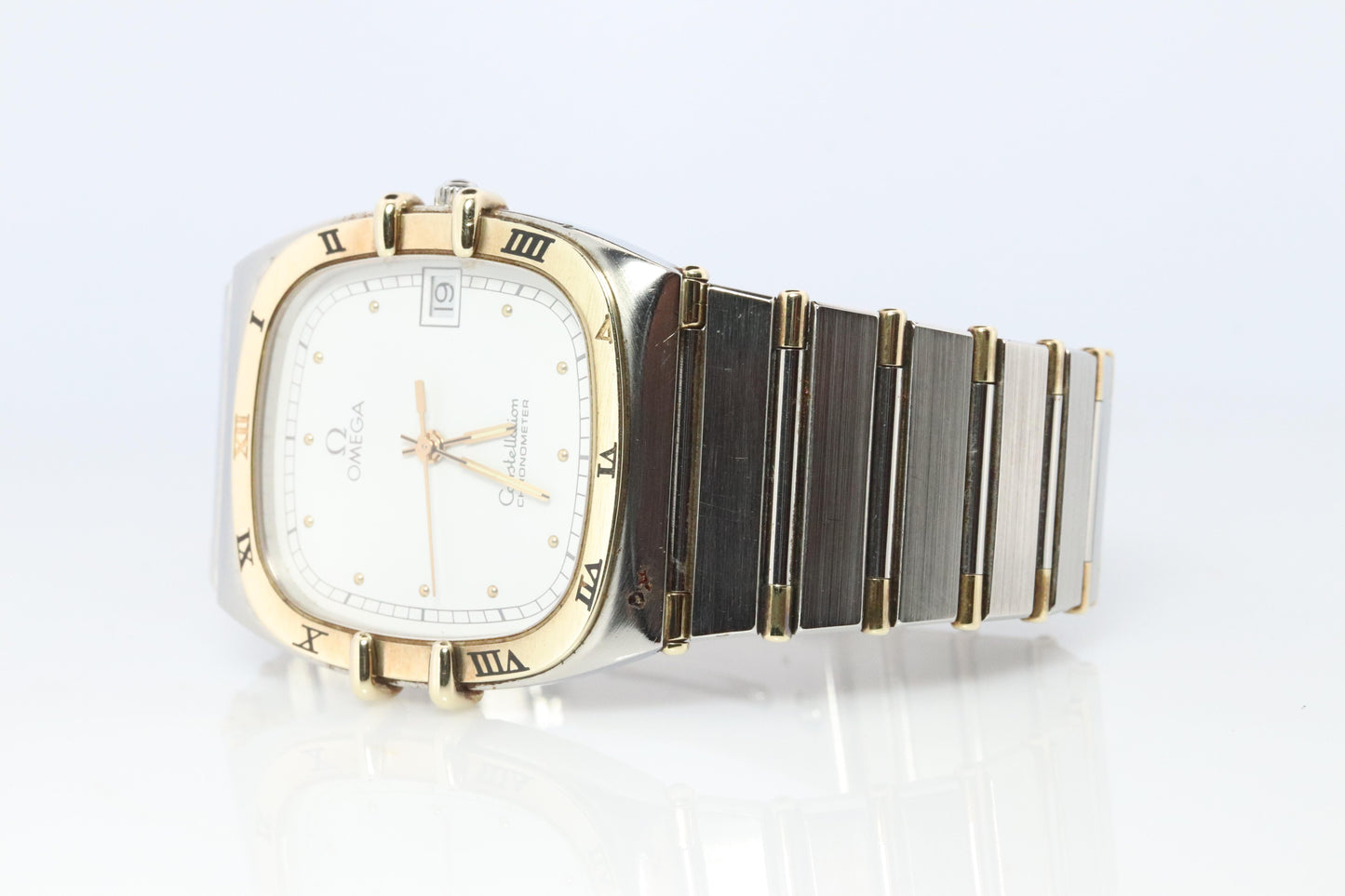 Omega Watch.  Omega Constellation Chronometer Quartz 1431 Date Wristwatch.