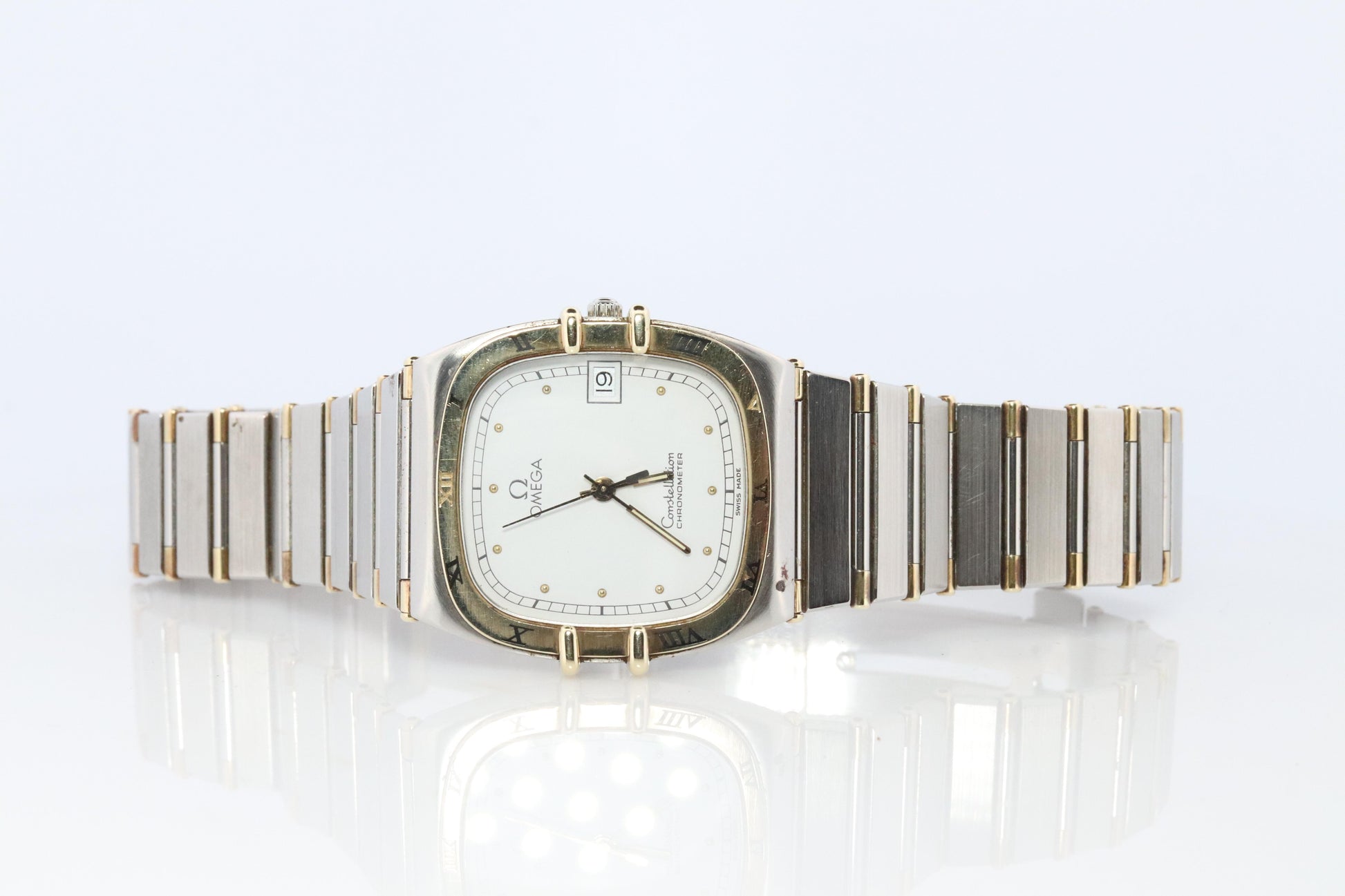 Omega Watch.  Omega Constellation Chronometer Quartz 1431 Date Wristwatch.