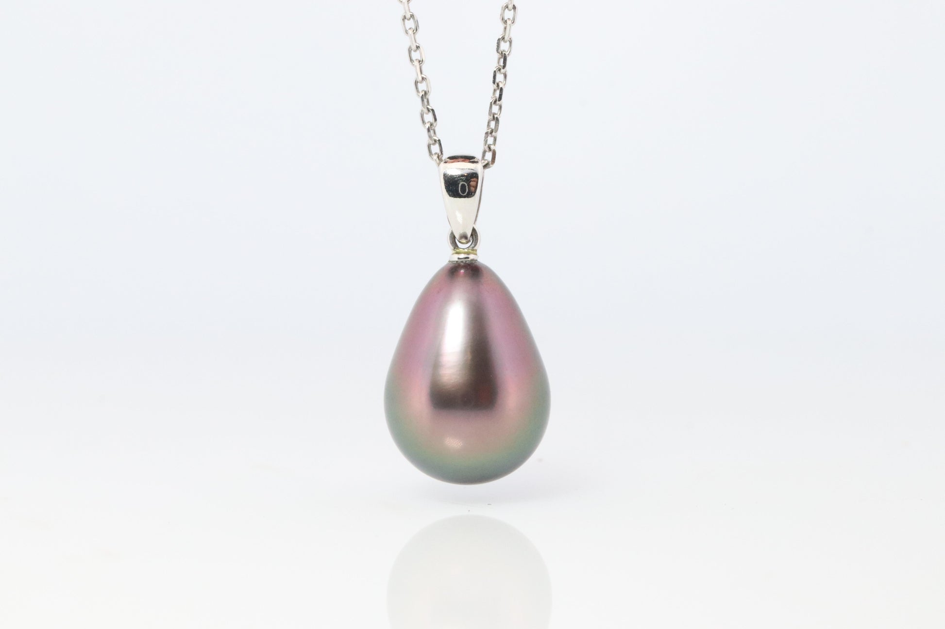 Mikimoto Pendant. Genuine 18k Gold Mikimoto Tahitian Pearl Necklace