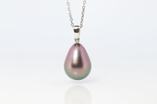 Mikimoto Pendant. Genuine 18k Gold Mikimoto Tahitian Pearl Necklace