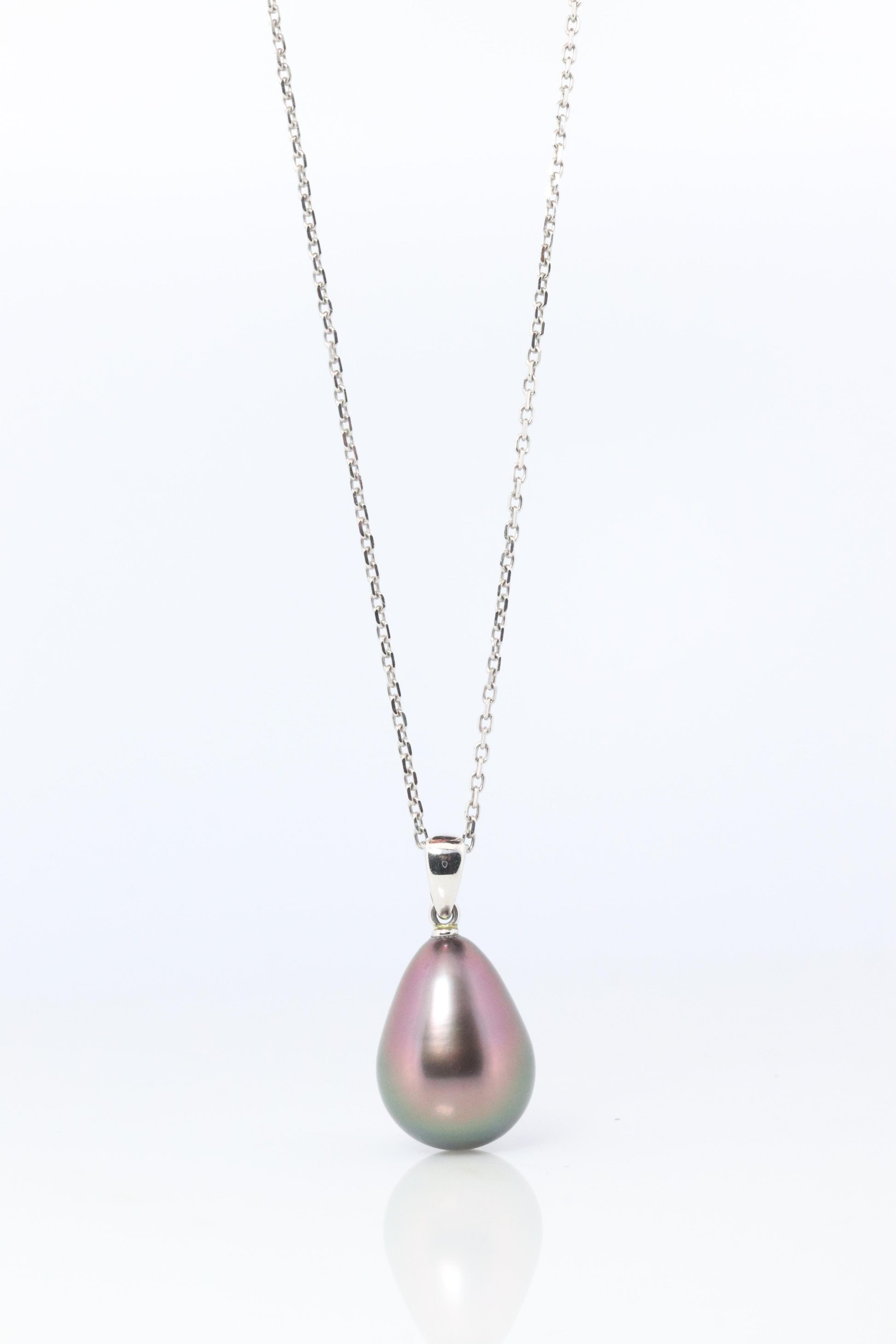 Mikimoto Pendant. Genuine 18k Gold Mikimoto Tahitian Pearl Necklace