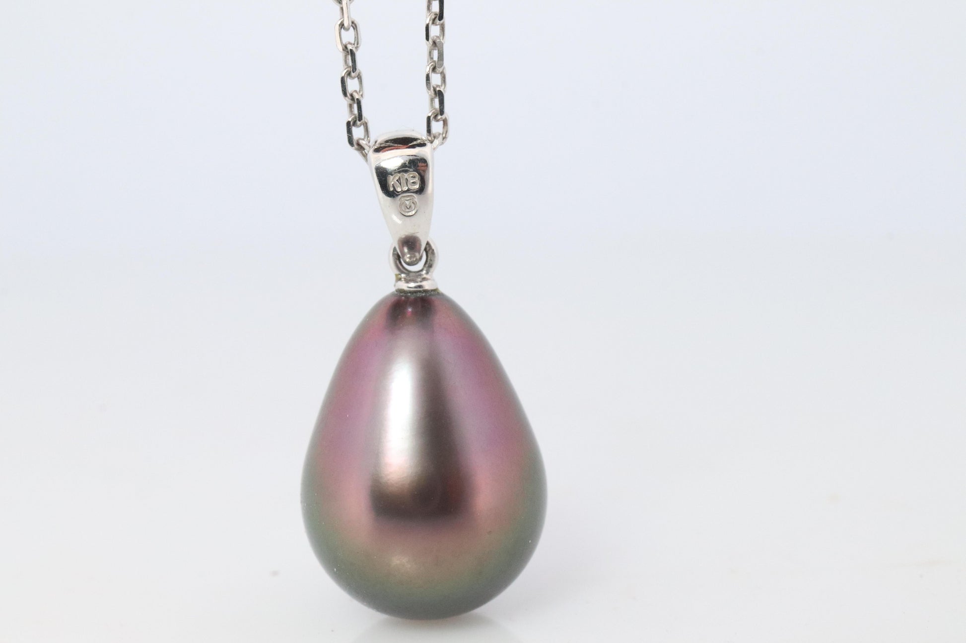 Mikimoto Pendant. Genuine 18k Gold Mikimoto Tahitian Pearl Necklace