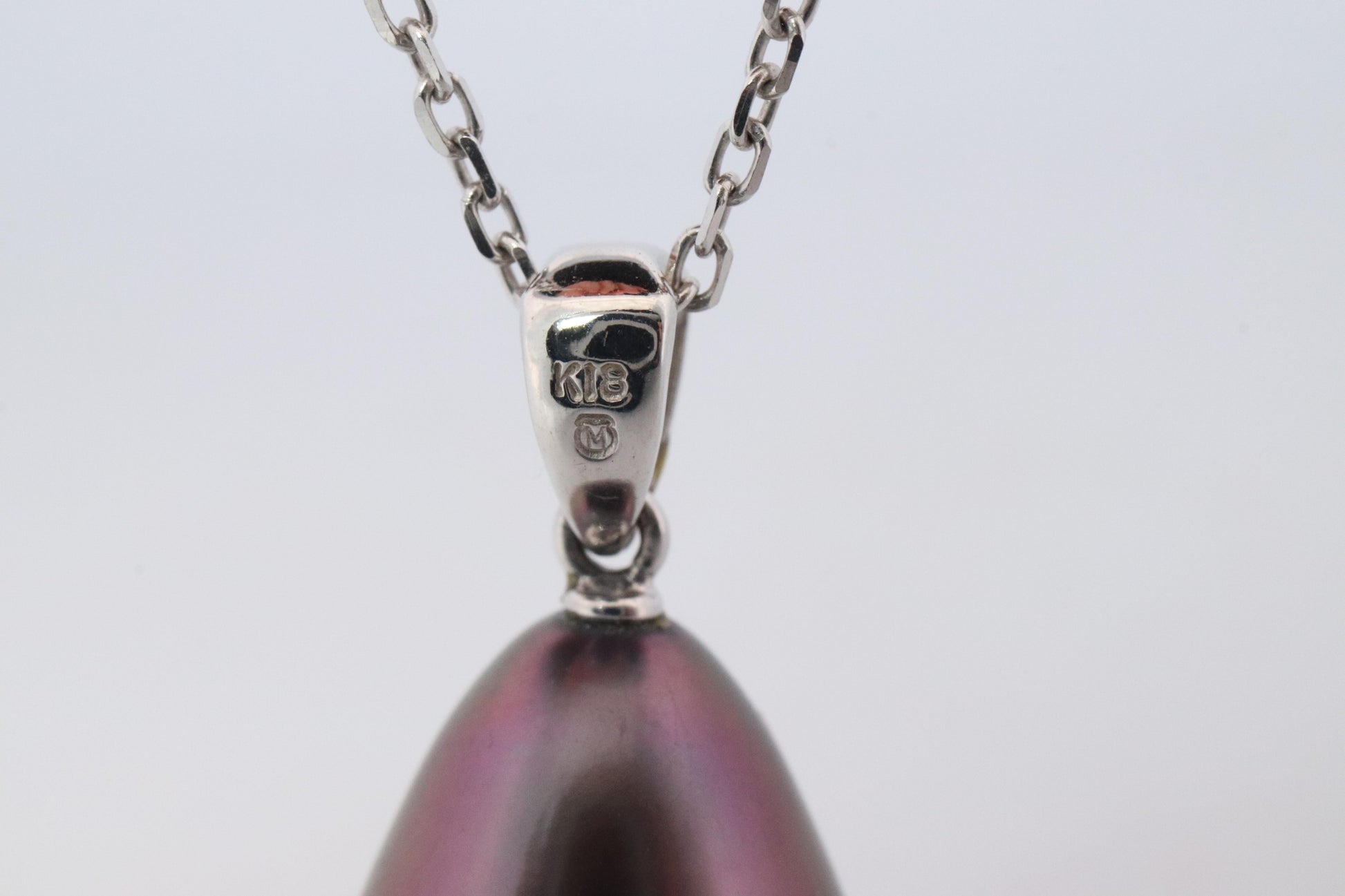 Mikimoto Pendant. Genuine 18k Gold Mikimoto Tahitian Pearl Necklace