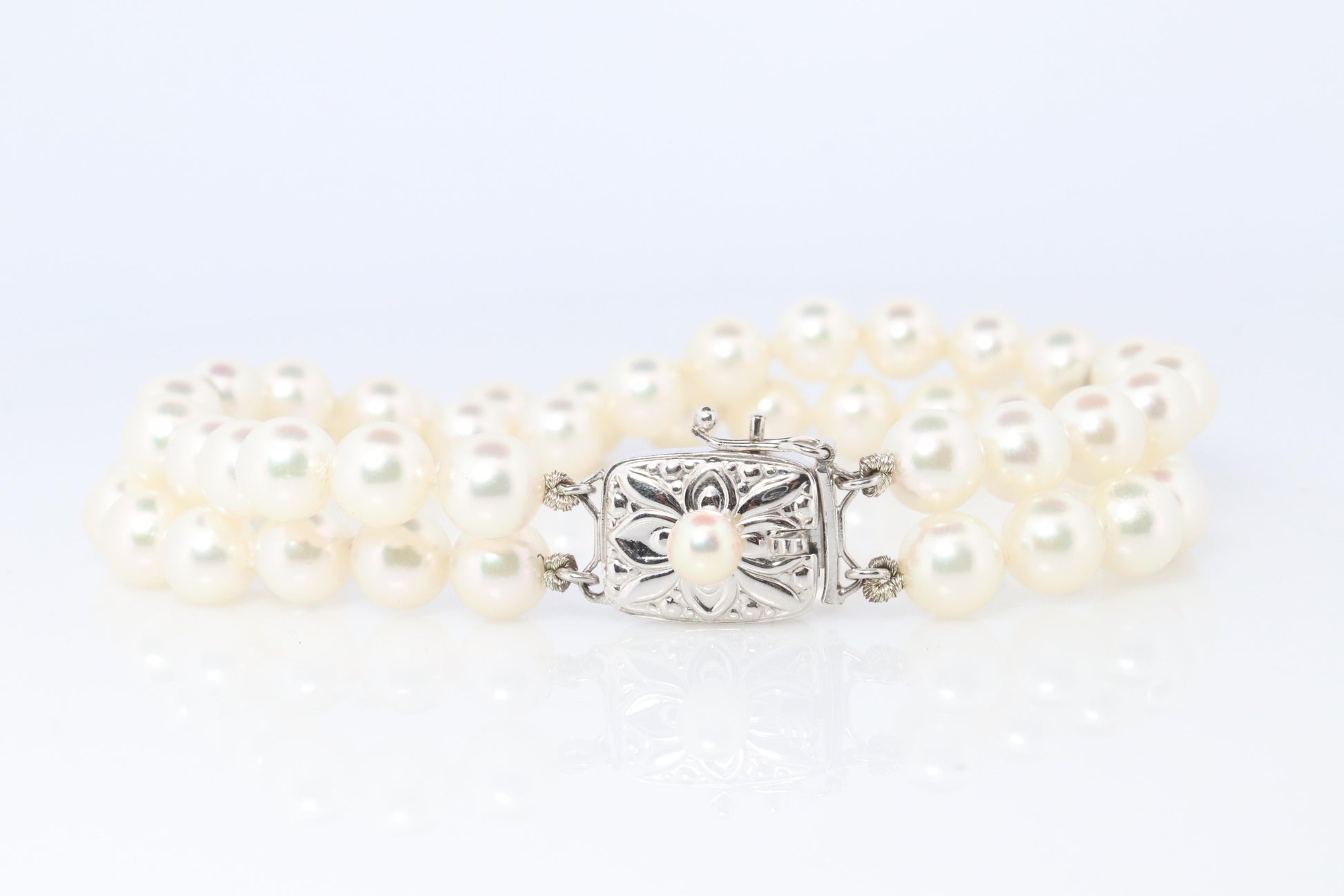 Mikimoto Bracelet. Vintage 18k Gold Mikimoto Pearl Double Strand Bracelet.