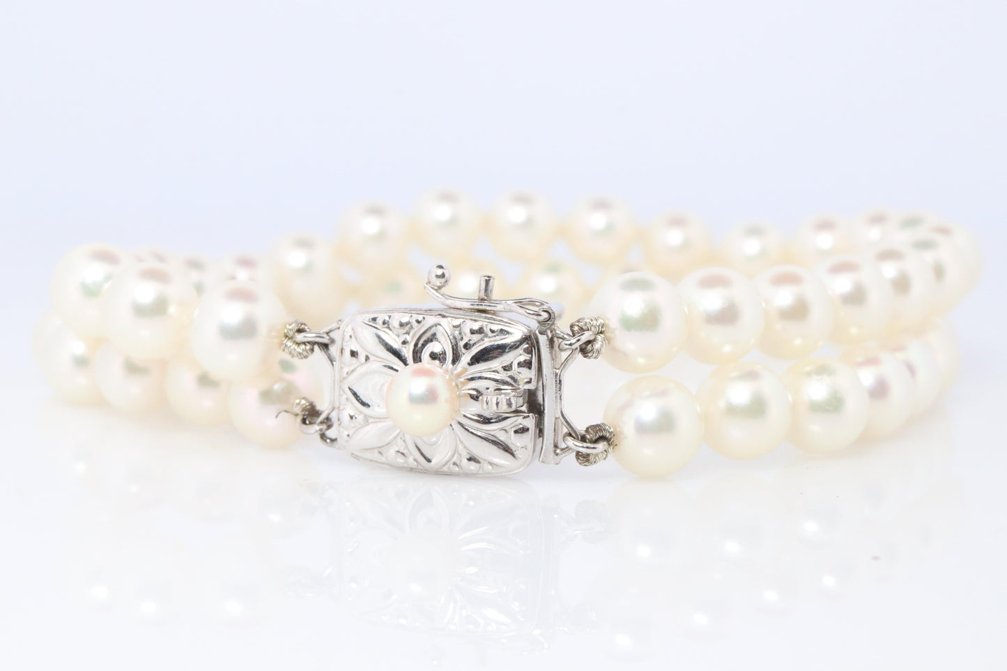 Mikimoto Bracelet. Vintage 18k Gold Mikimoto Pearl Double Strand Bracelet.