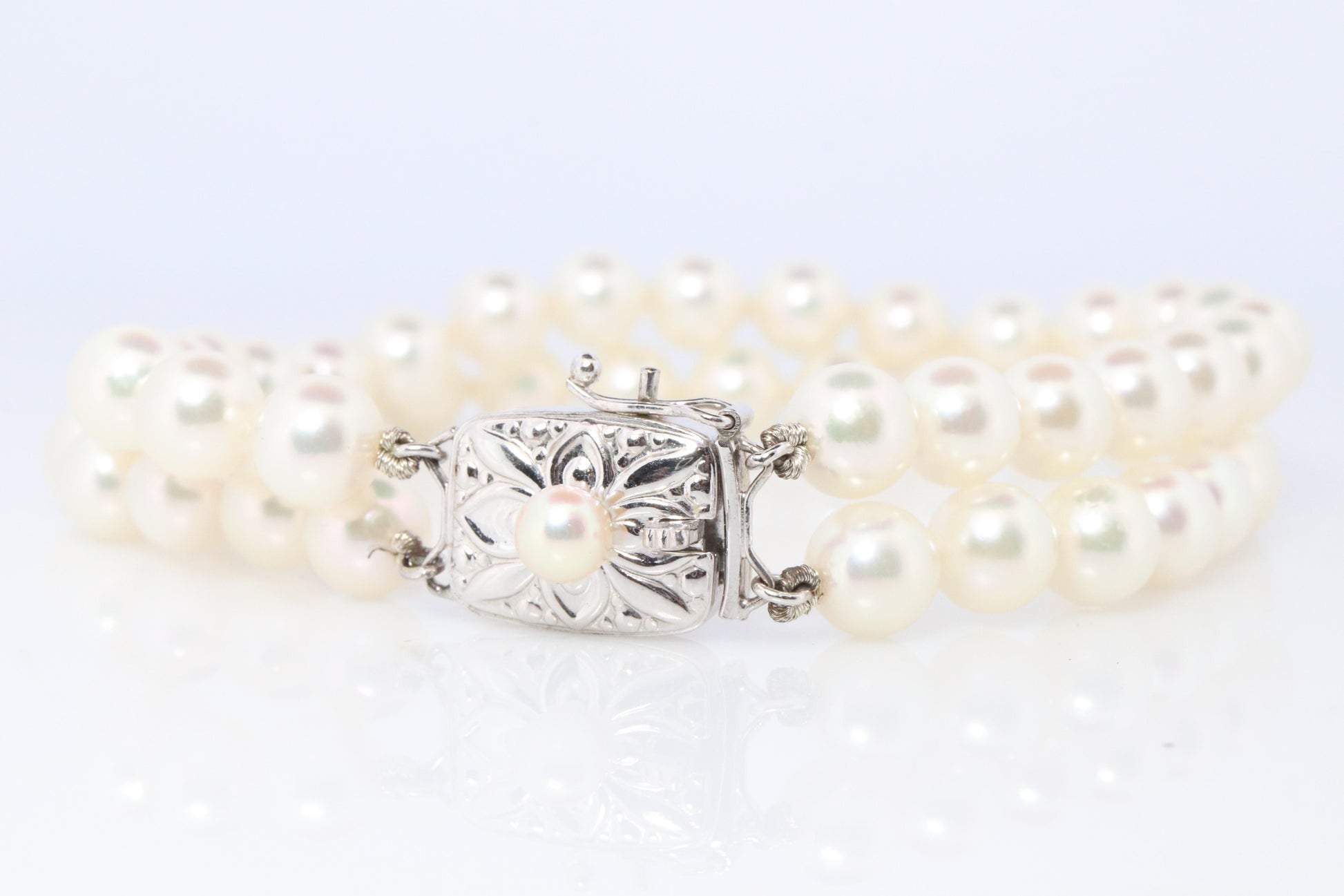 Mikimoto Bracelet. Vintage 18k Gold Mikimoto Pearl Double Strand Bracelet.