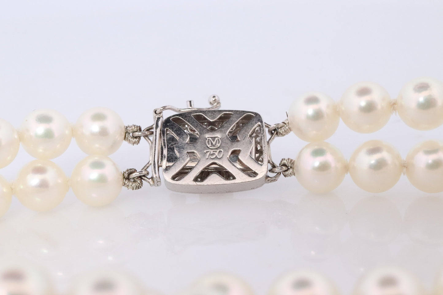 Mikimoto Bracelet. Vintage 18k Gold Mikimoto Pearl Double Strand Bracelet.