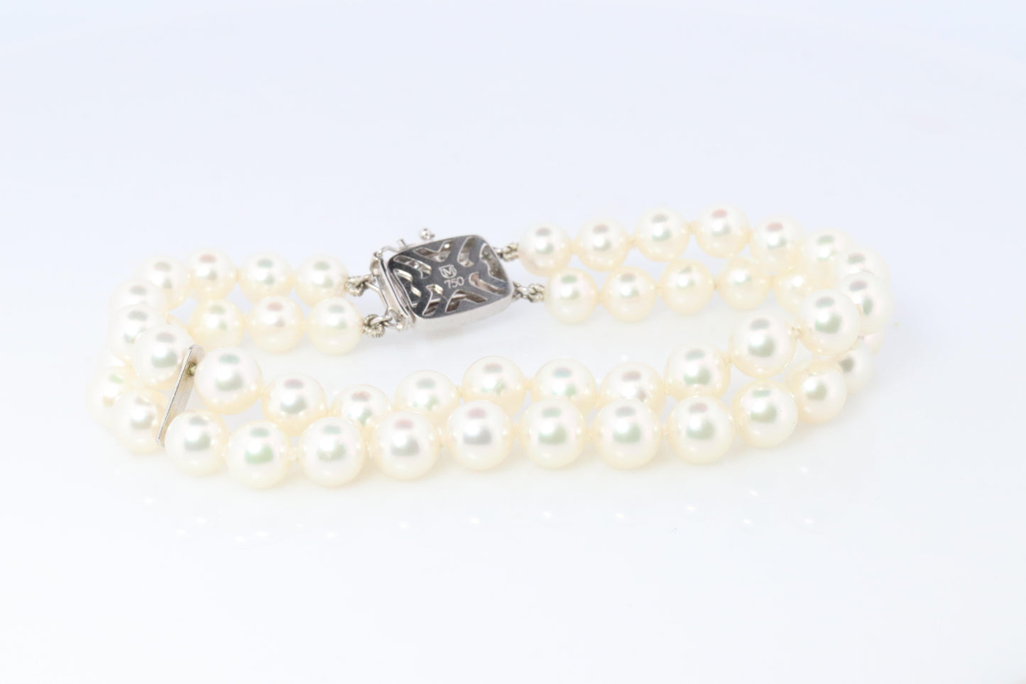 Mikimoto Bracelet. Vintage 18k Gold Mikimoto Pearl Double Strand Bracelet.