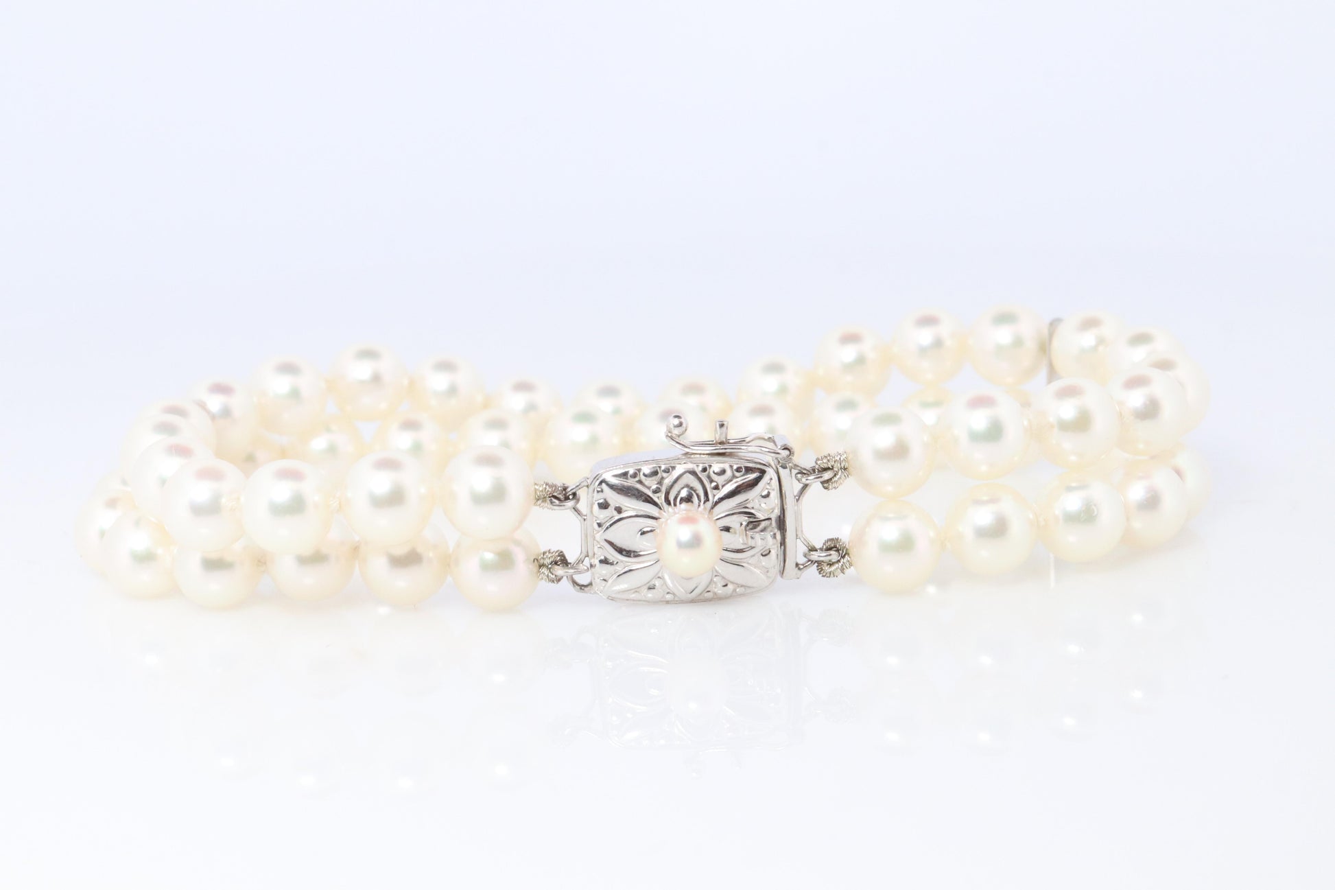 Mikimoto Bracelet. Vintage 18k Gold Mikimoto Pearl Double Strand Bracelet.