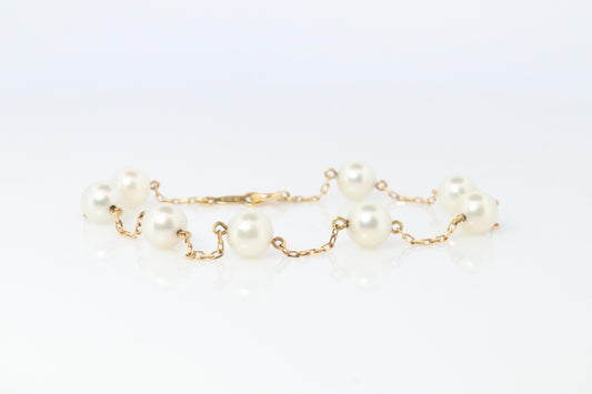 Mikimoto Bracelet. Vintage 18k Gold Mikimoto Pearl Station Bracelet Dainty.