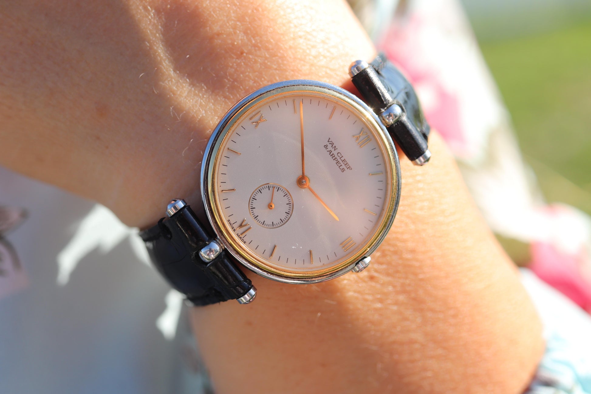 Van Cleef and Arpels 415 104 watch. La Collection 18k SS Round 32mm Watch