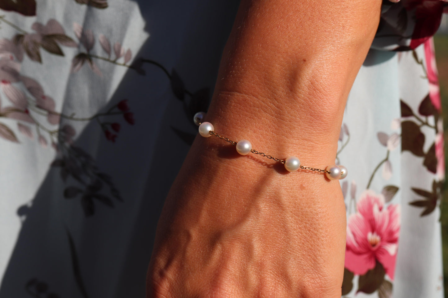 Mikimoto Bracelet. Vintage 18k Gold Mikimoto Pearl Station Bracelet Dainty.