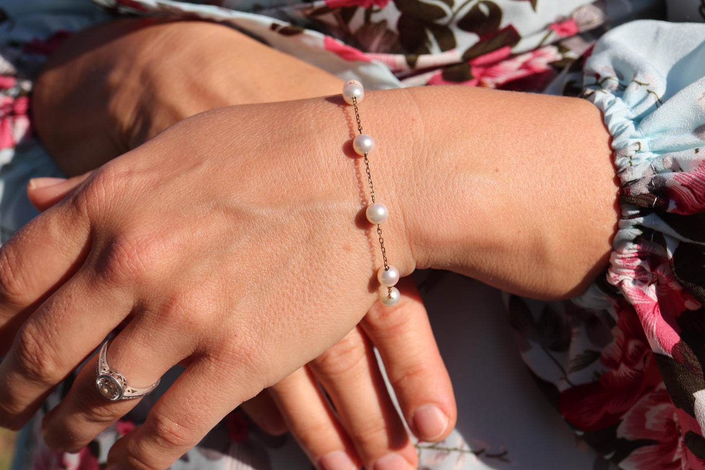 Mikimoto Bracelet. Vintage 18k Gold Mikimoto Pearl Station Bracelet Dainty.