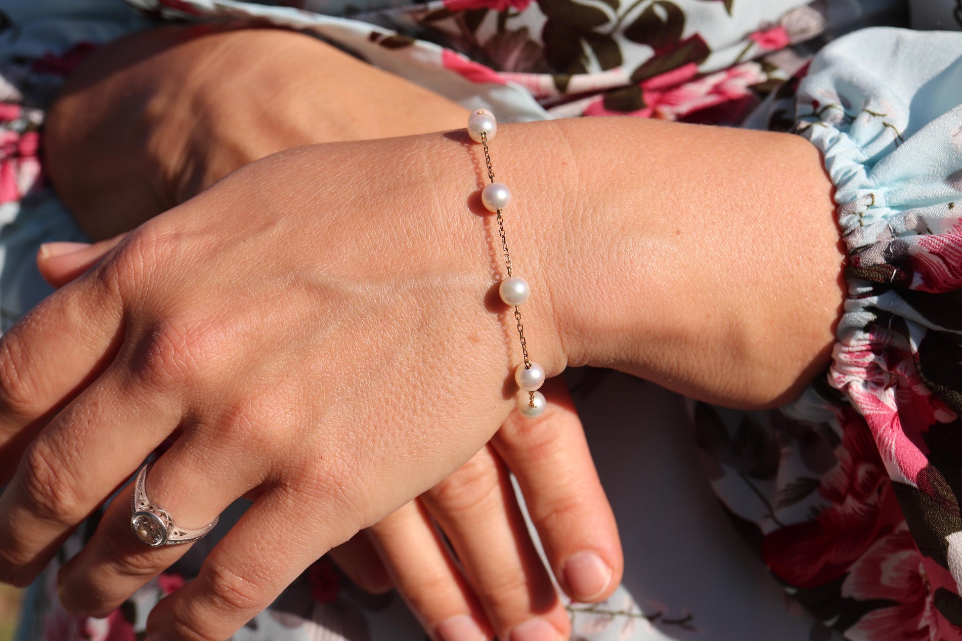 Mikimoto Bracelet. Vintage 18k Gold Mikimoto Pearl Station Bracelet Dainty.
