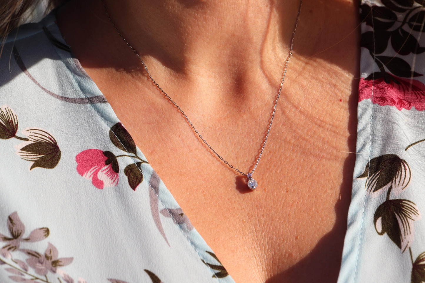 Large PT900 Diamond and Pink accent Pendant. Platinum Pt900 rolo necklace.