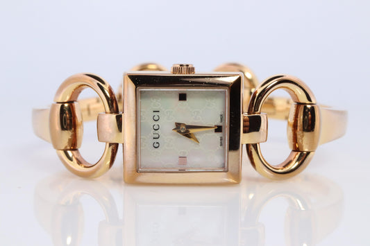 Vintage GUCCI Tornavoni 120 Quartz Wrist Watch. Gucci YA120520 Gold tone Bangle