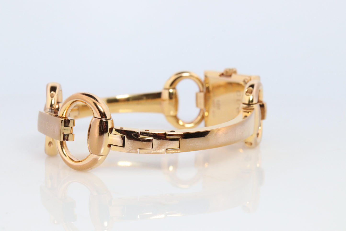 Vintage GUCCI Tornavoni 120 Quartz Wrist Watch. Gucci YA120520 Gold tone Bangle
