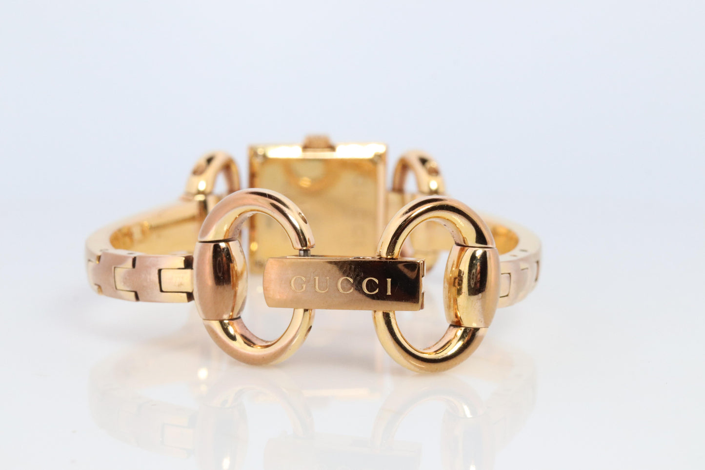 Vintage GUCCI Tornavoni 120 Quartz Wrist Watch. Gucci YA120520 Gold tone Bangle