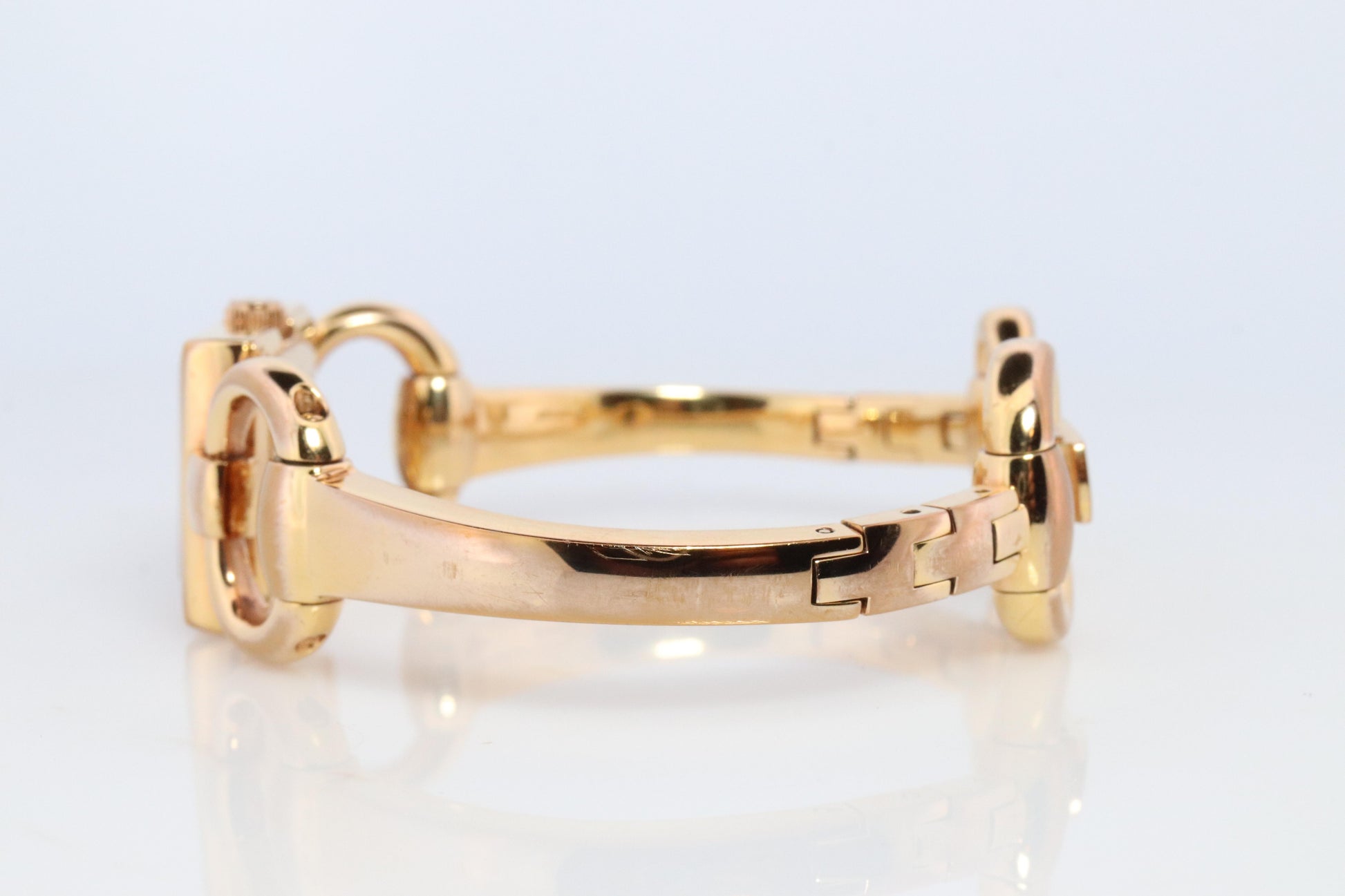 Vintage GUCCI Tornavoni 120 Quartz Wrist Watch. Gucci YA120520 Gold tone Bangle