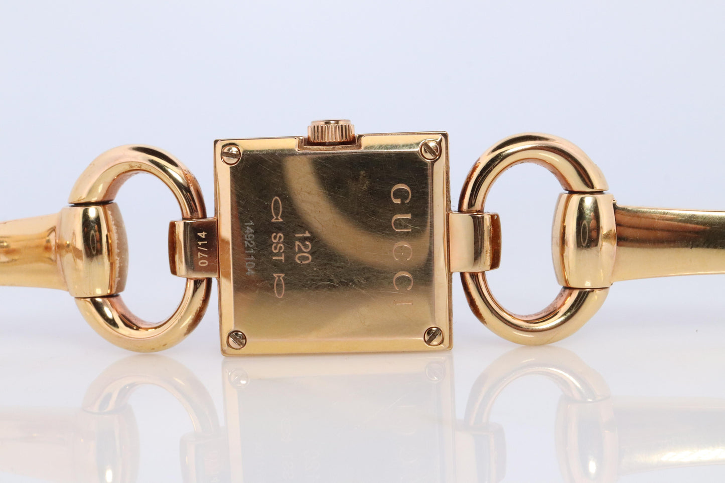 Vintage GUCCI Tornavoni 120 Quartz Wrist Watch. Gucci YA120520 Gold tone Bangle