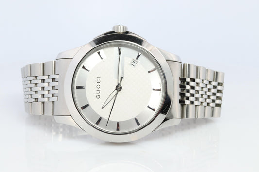 GUCCI Quartz 126.4 Watch. Gucci G Timeless Round 38mm.