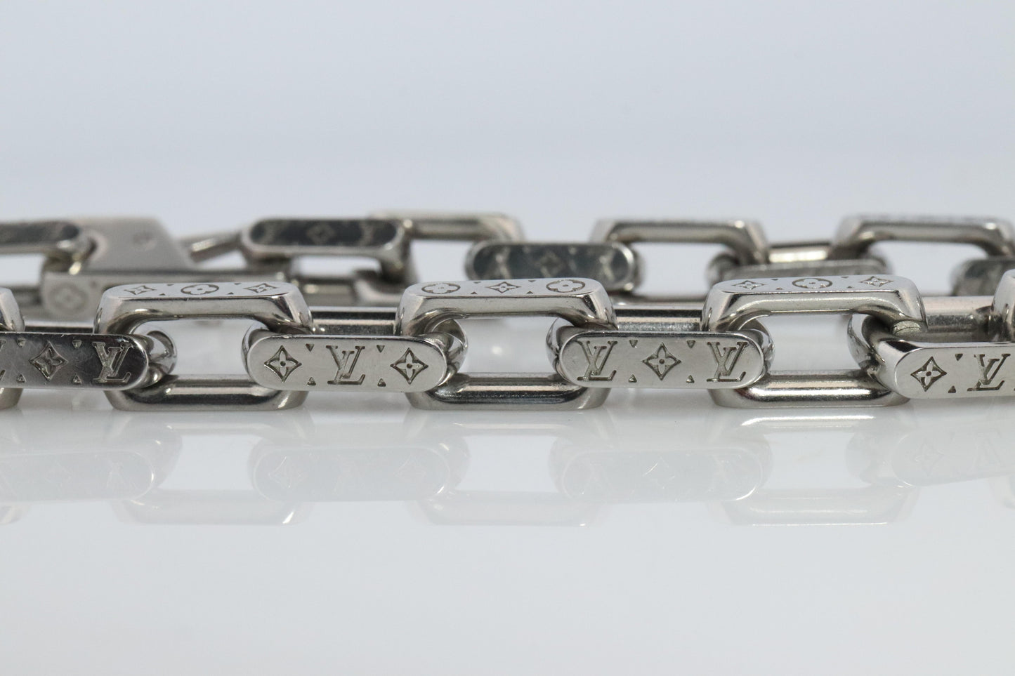 Louis Vuitton Bracelet. LV Collier Monogram Box Chain Bracelet.