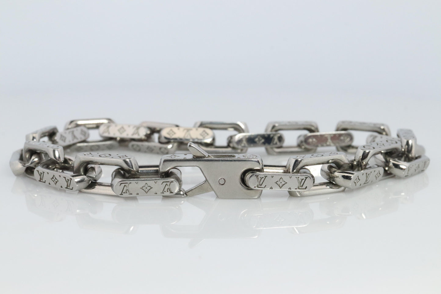 Louis Vuitton Bracelet. LV Collier Monogram Box Chain Bracelet.