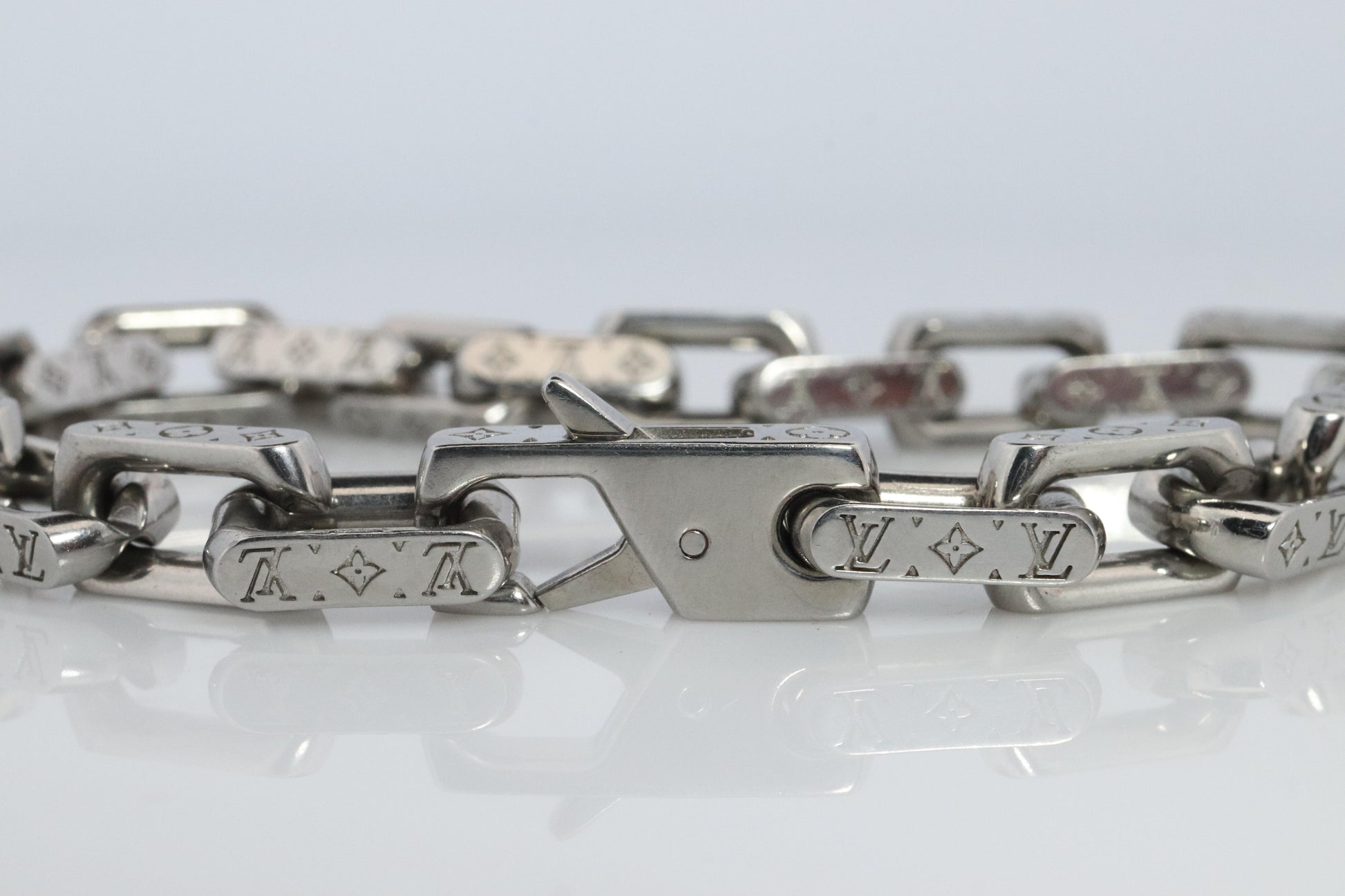 Louis Vuitton Bracelet. LV Collier Monogram Box Chain Bracelet.