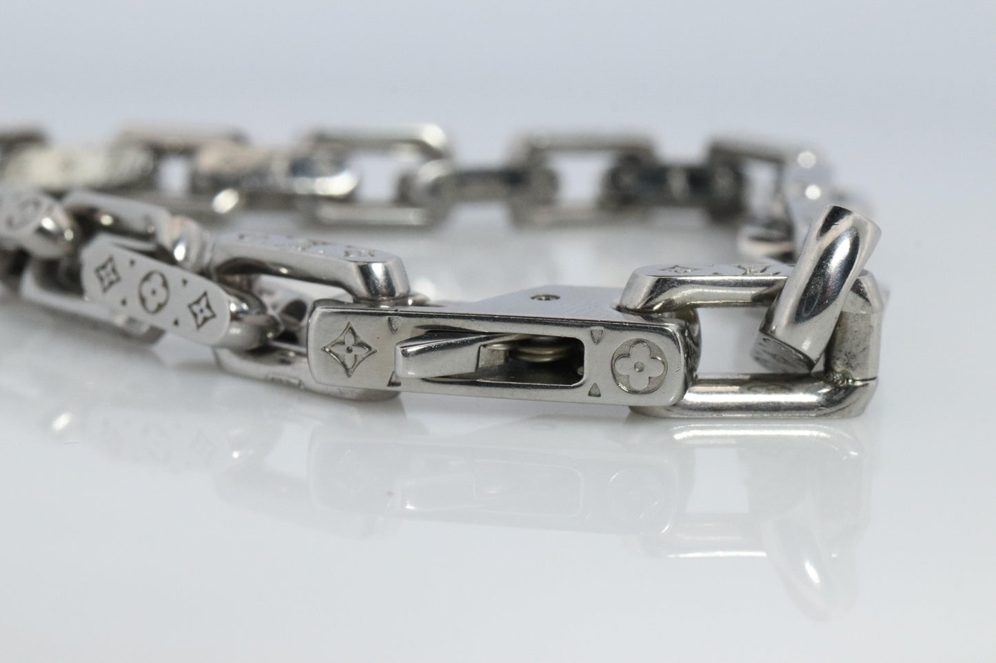 Louis Vuitton Bracelet. LV Collier Monogram Box Chain Bracelet.