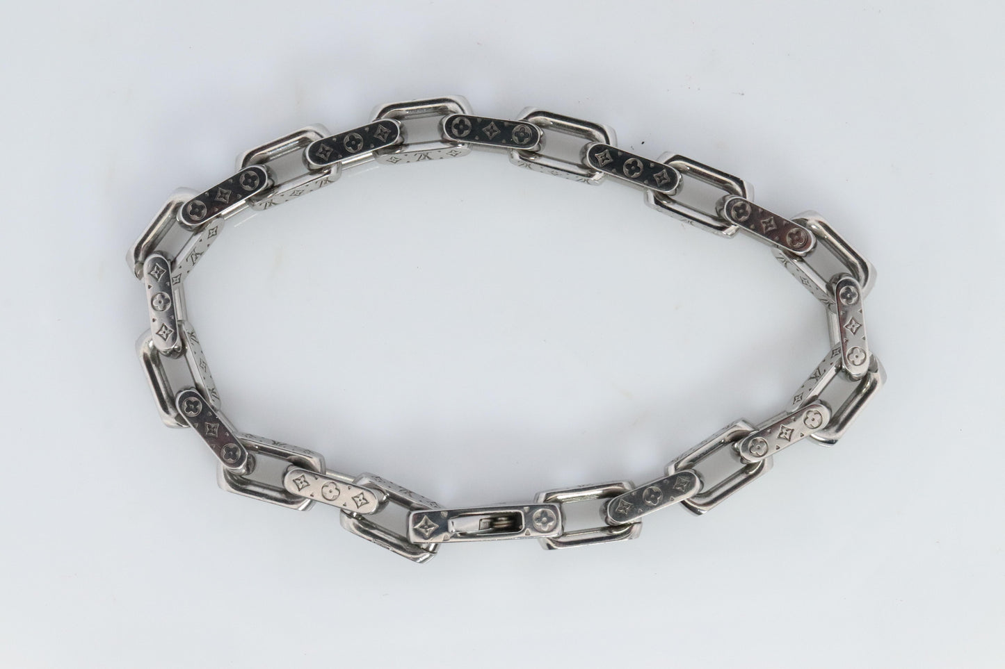 Louis Vuitton Bracelet. LV Collier Monogram Box Chain Bracelet.