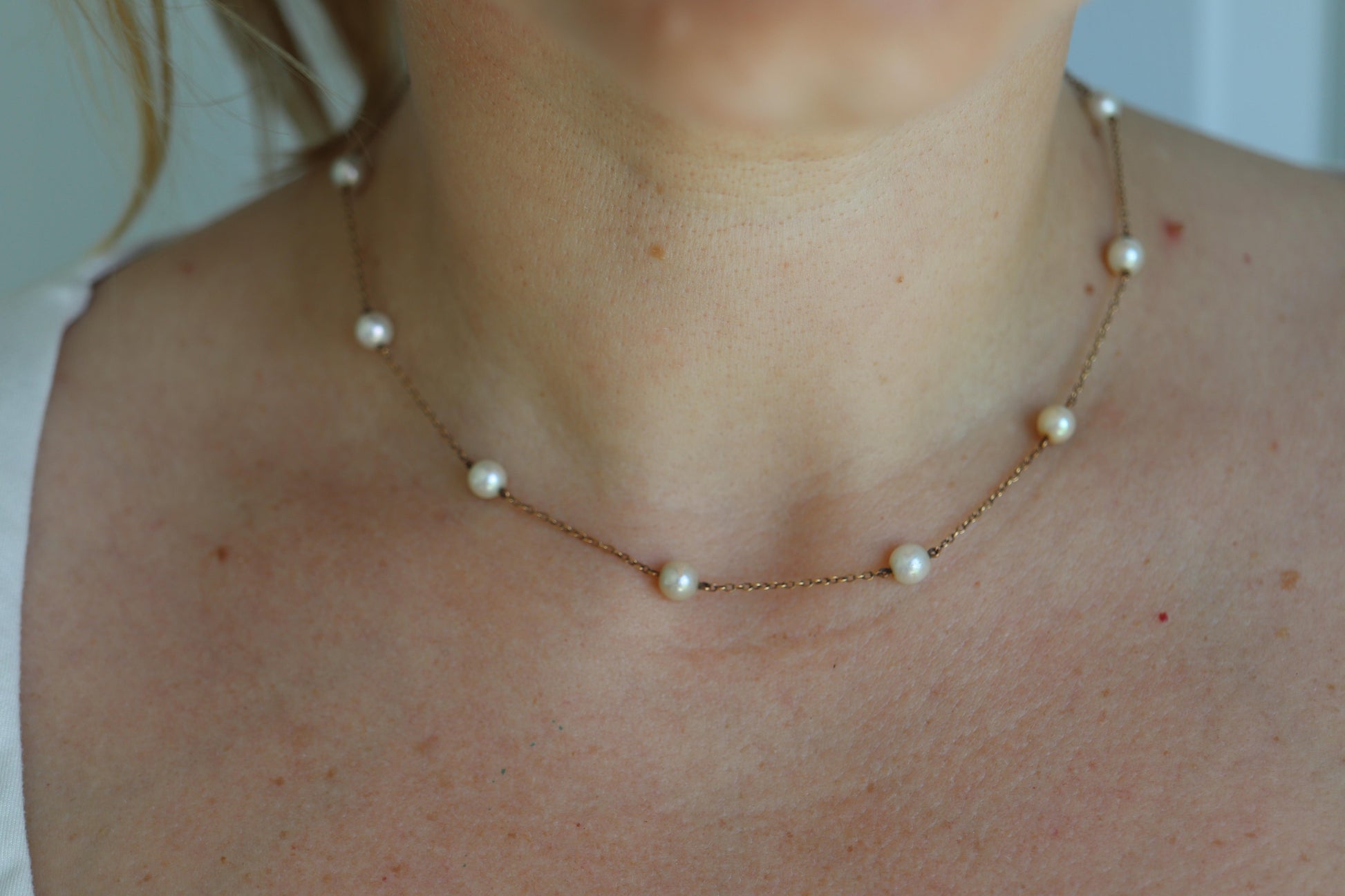 MIKIMOTO 18k Gold Pearl Station Necklace. 6mm Pearls Necklace