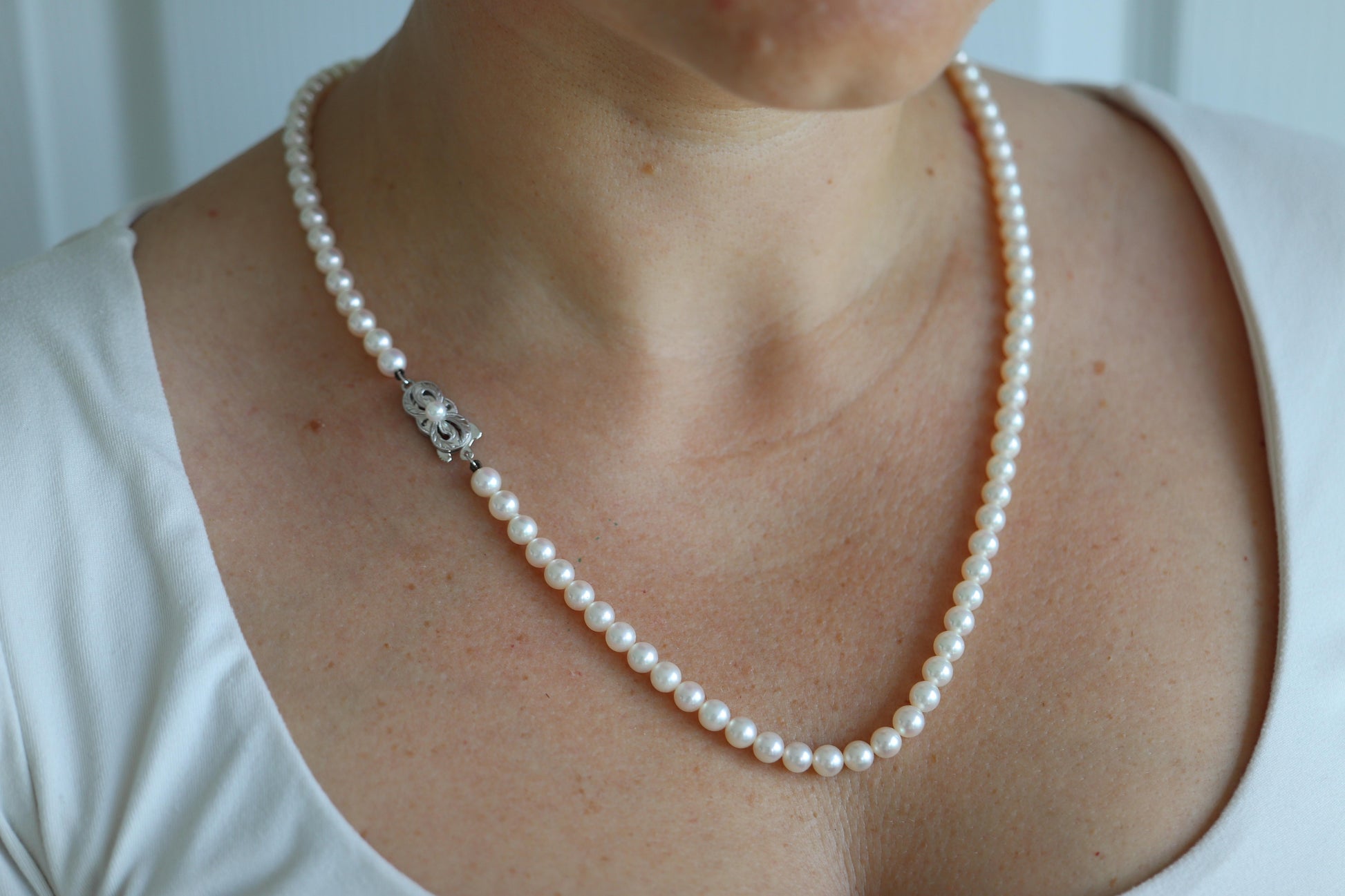 MIKIMOTO 14k White Gold Pearl Necklace. 6mm Pearls 22in Necklace.