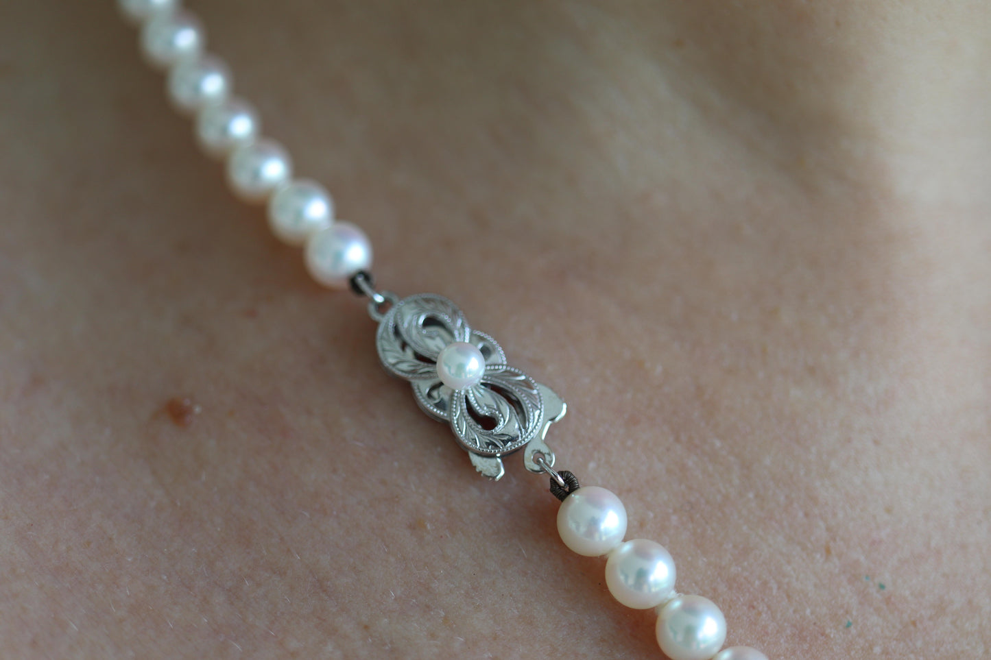 MIKIMOTO 14k White Gold Pearl Necklace. 6mm Pearls 22in Necklace.