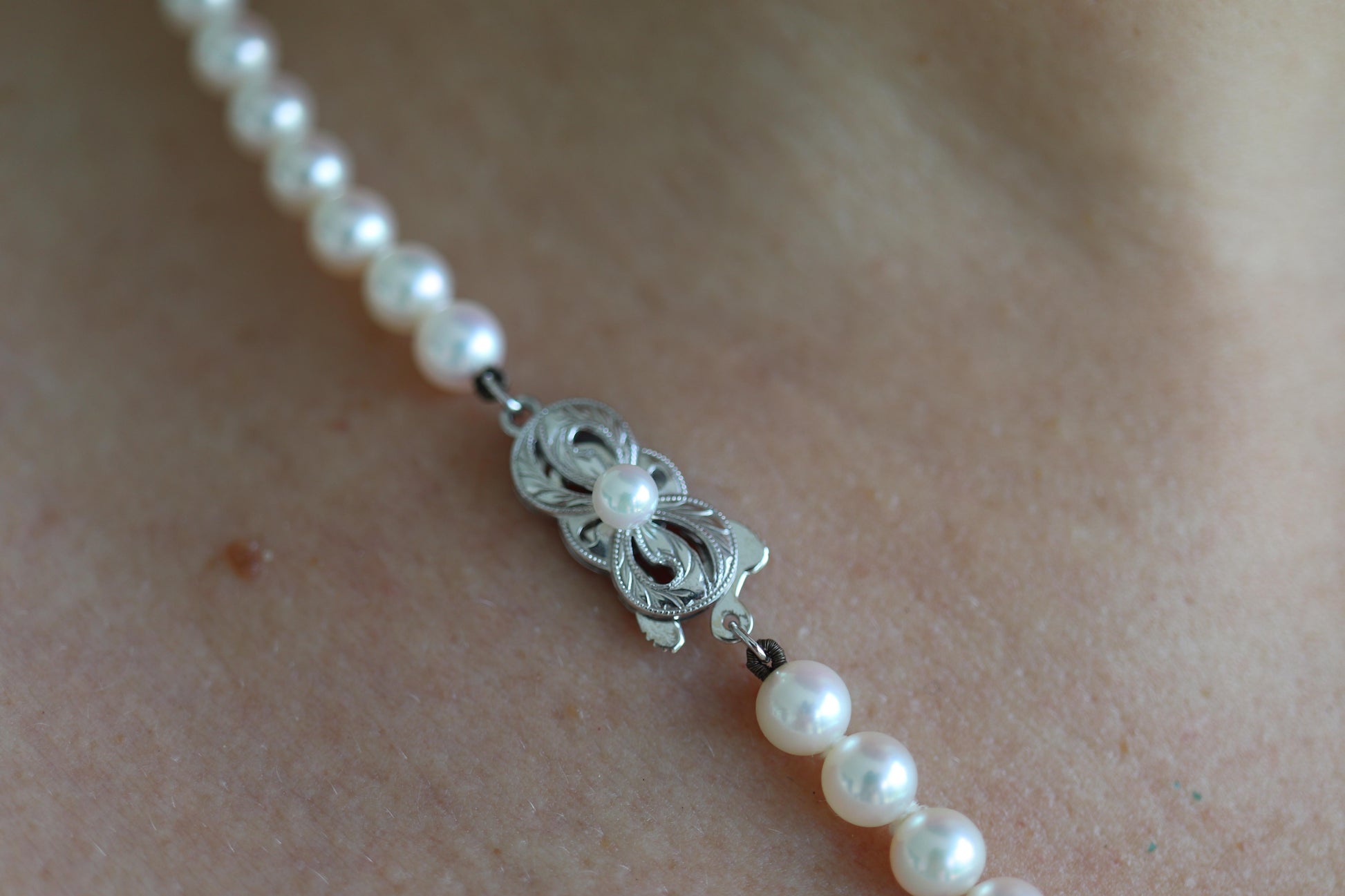 MIKIMOTO 14k White Gold Pearl Necklace. 6mm Pearls 22in Necklace.