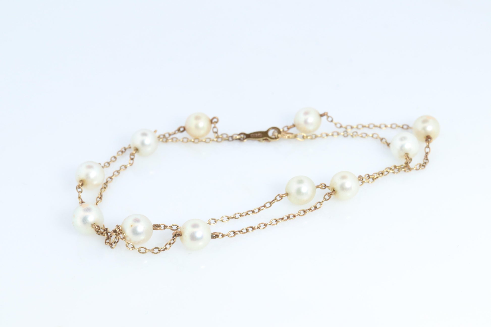 MIKIMOTO 18k Gold Pearl Station Necklace. 6mm Pearls Necklace