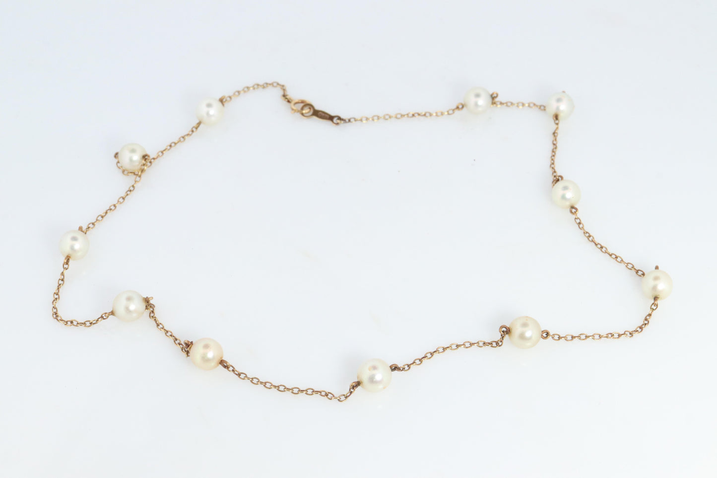 MIKIMOTO 18k Gold Pearl Station Necklace. 6mm Pearls Necklace