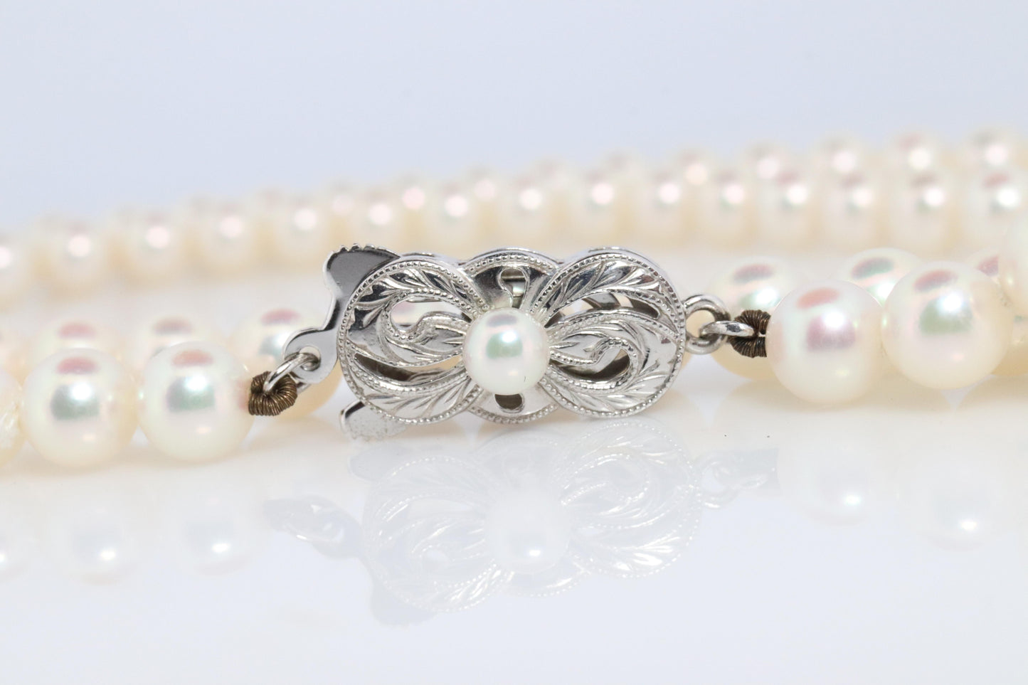 MIKIMOTO 14k White Gold Pearl Necklace. 6mm Pearls 22in Necklace.