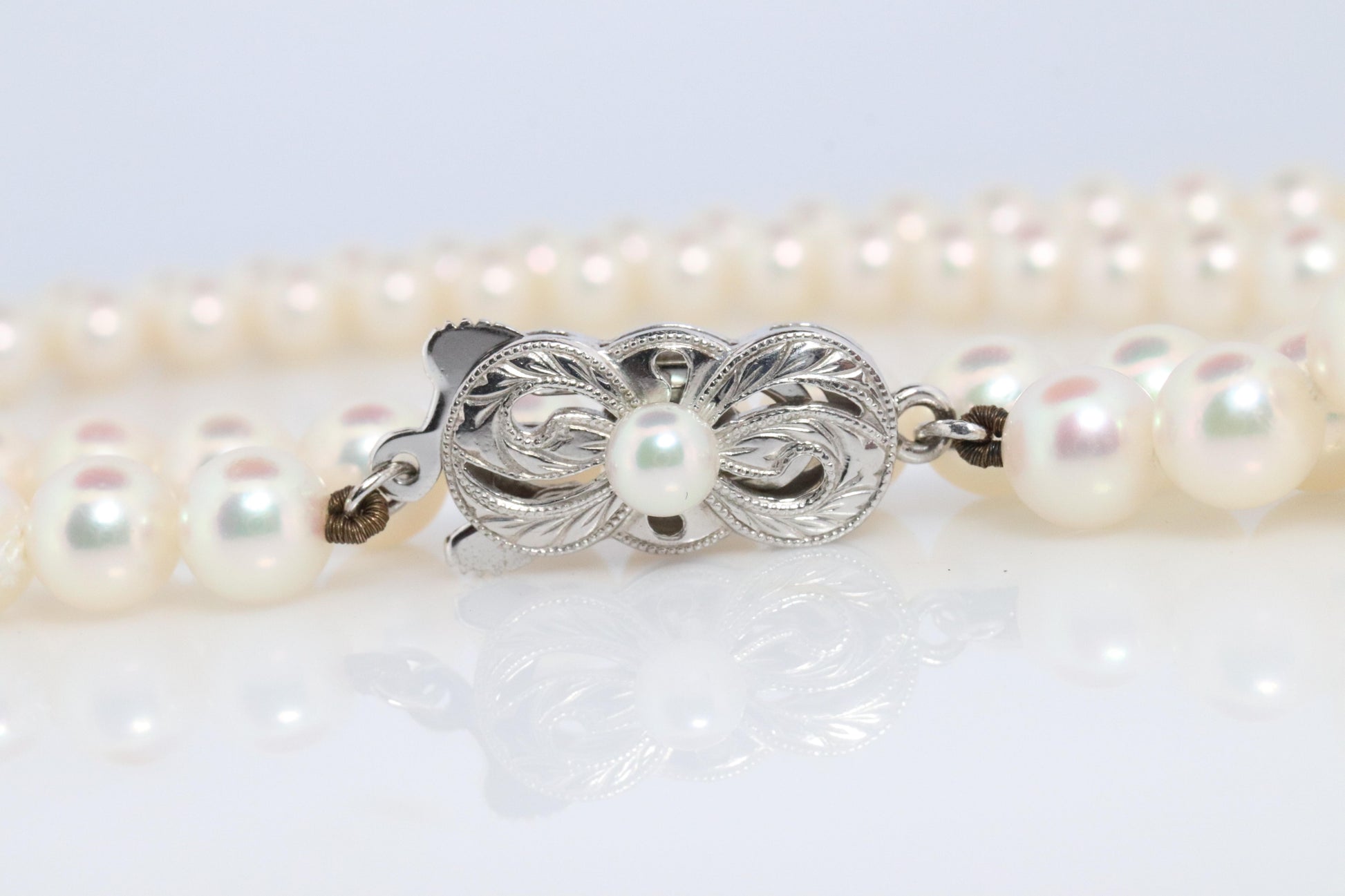 MIKIMOTO 14k White Gold Pearl Necklace. 6mm Pearls 22in Necklace.