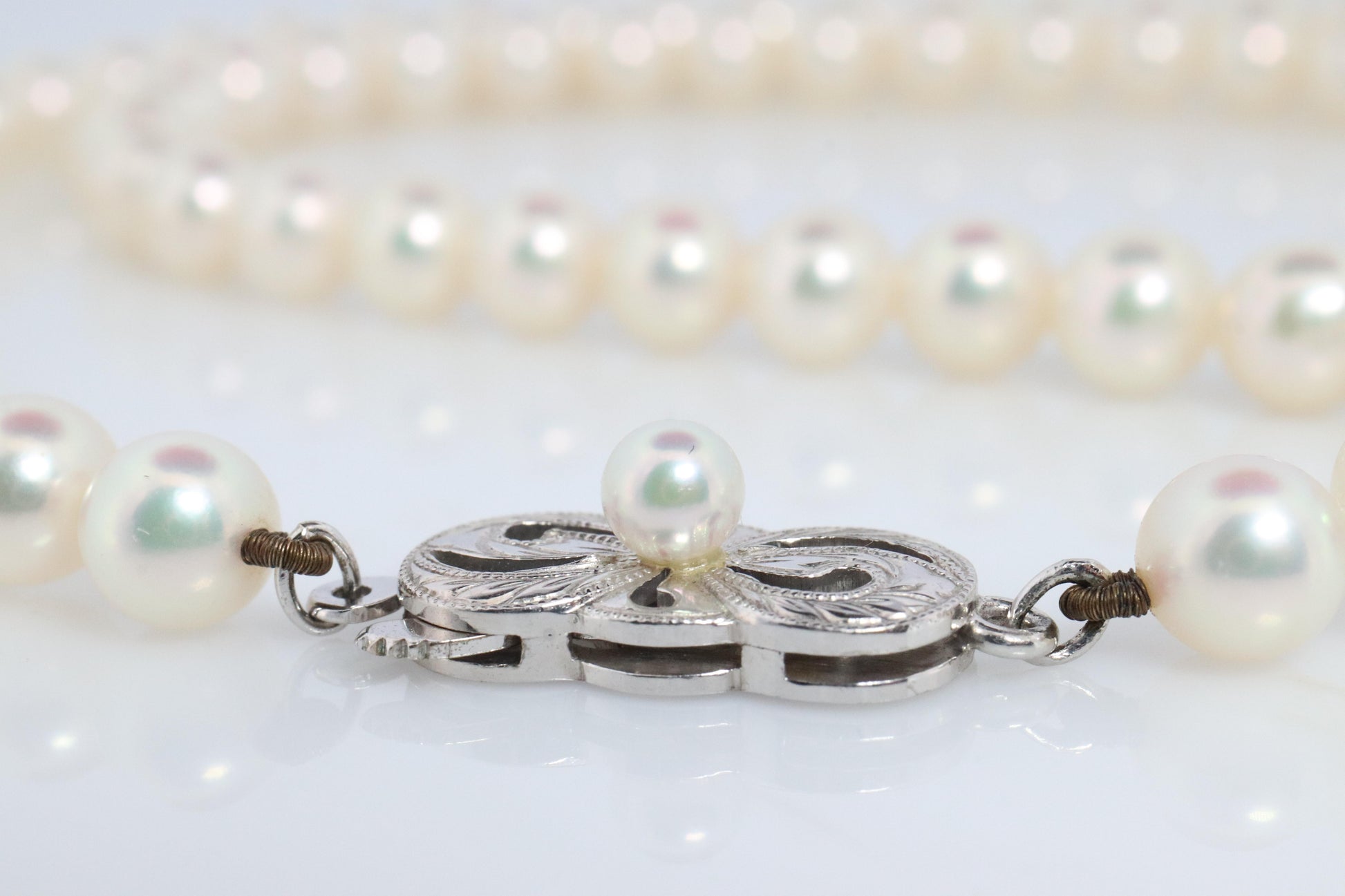 MIKIMOTO 14k White Gold Pearl Necklace. 6mm Pearls 22in Necklace.