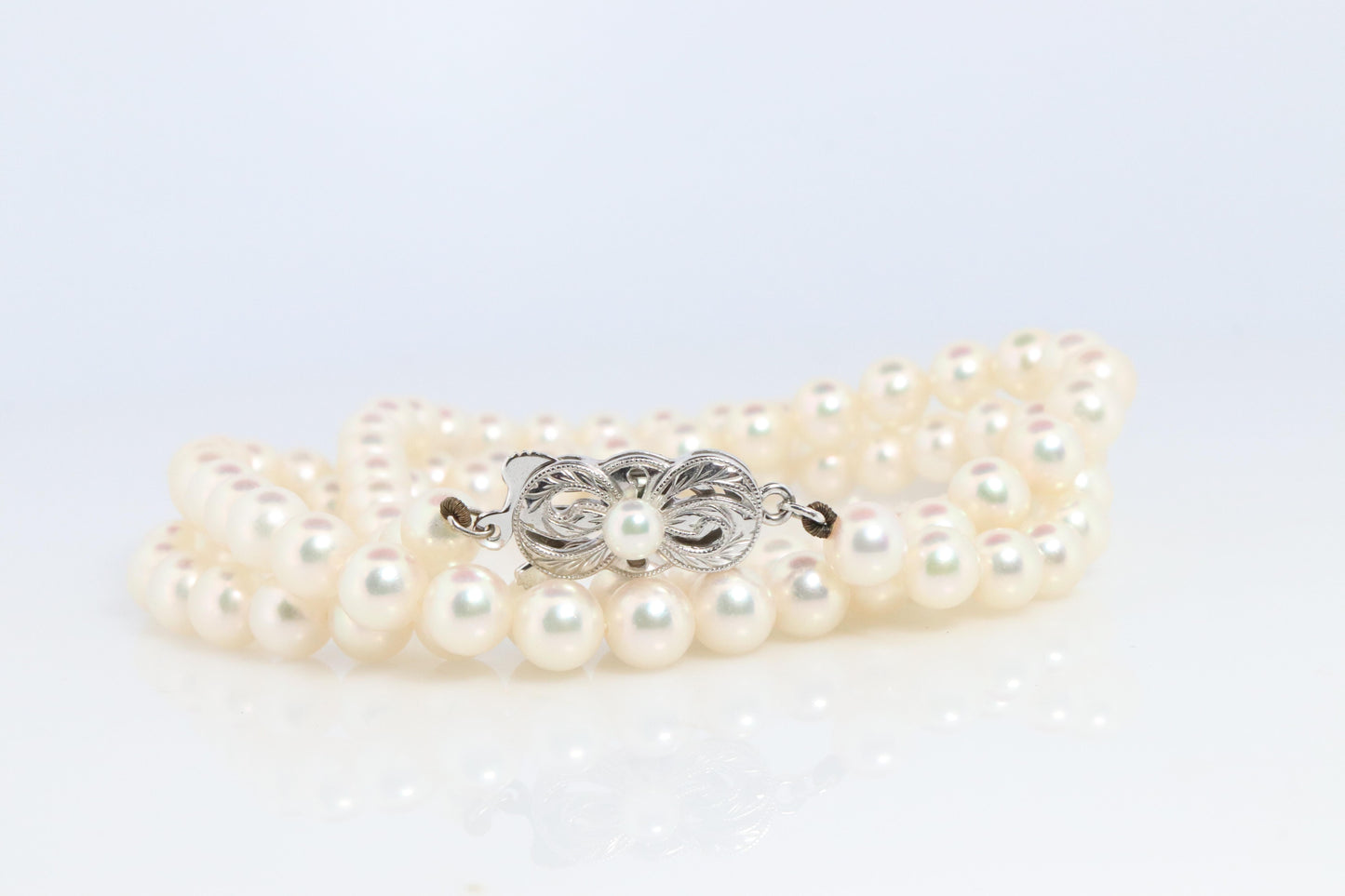 MIKIMOTO 14k White Gold Pearl Necklace. 6mm Pearls 22in Necklace.