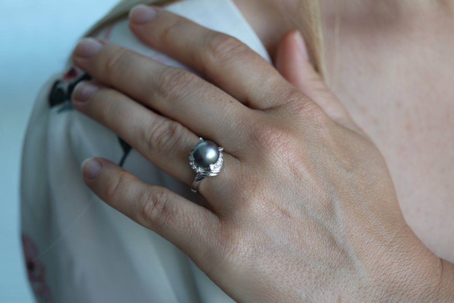 Vintage Tahitian Pearl and Diamond Solitaire ring. Platinum PT900 Large BLACK Tahitian Pearl Halo Ring.