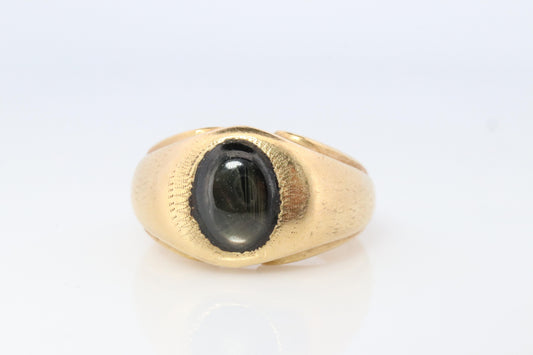 14k Black Star Sapphire Oval Cabochon ring. Large Heavy Sapphire Bezel set.