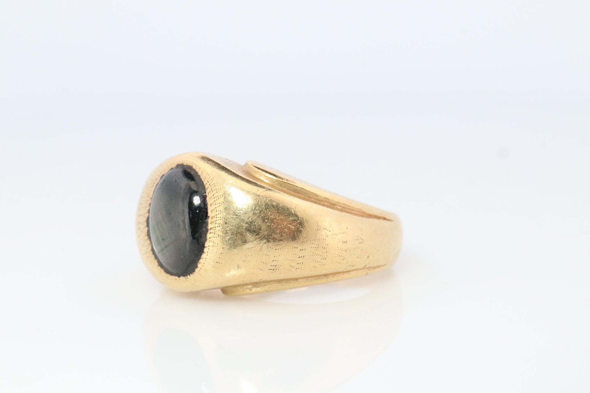 14k Black Star Sapphire Oval Cabochon ring. Large Heavy Sapphire Bezel set.