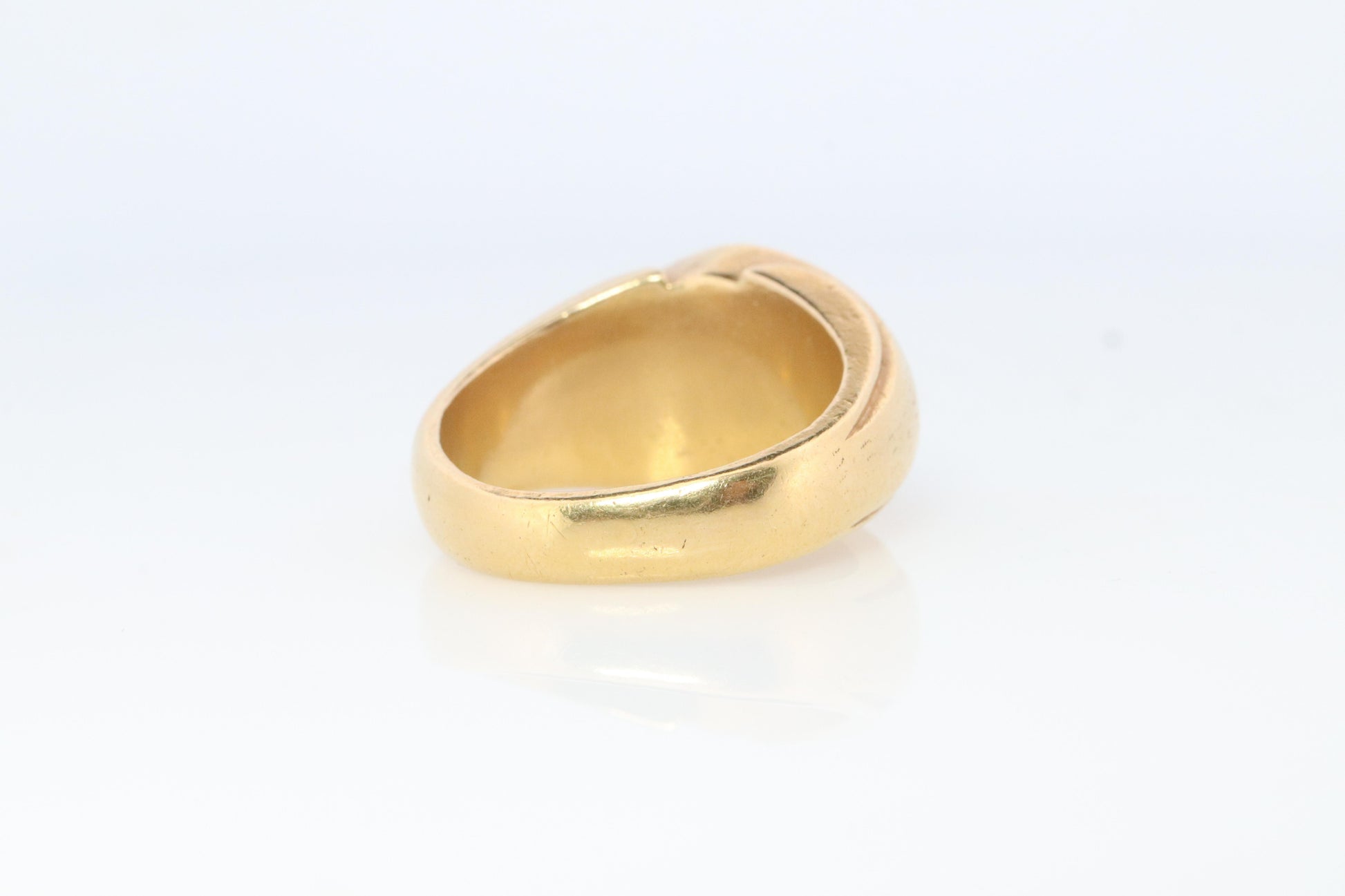 14k Black Star Sapphire Oval Cabochon ring. Large Heavy Sapphire Bezel set.