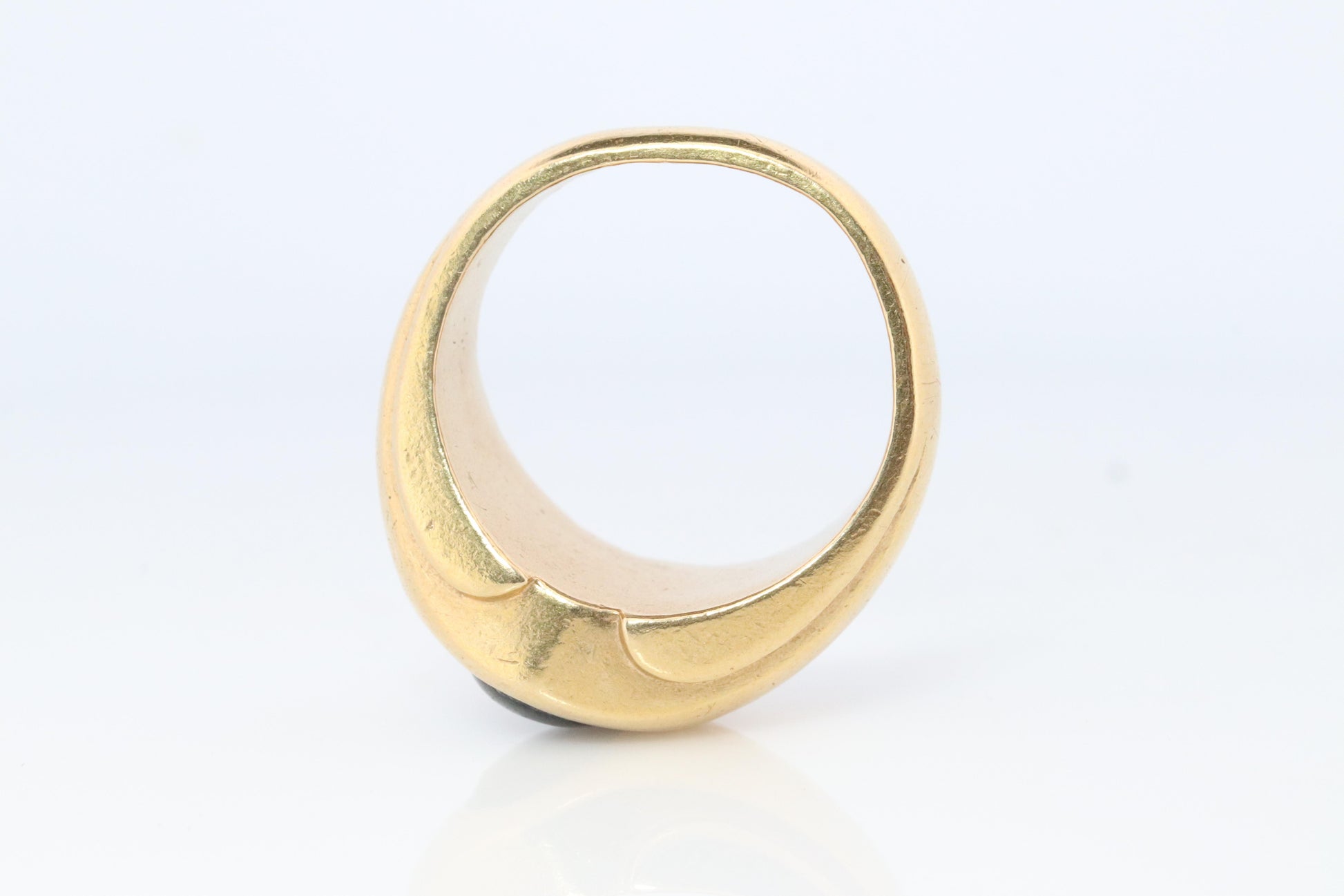 14k Black Star Sapphire Oval Cabochon ring. Large Heavy Sapphire Bezel set.
