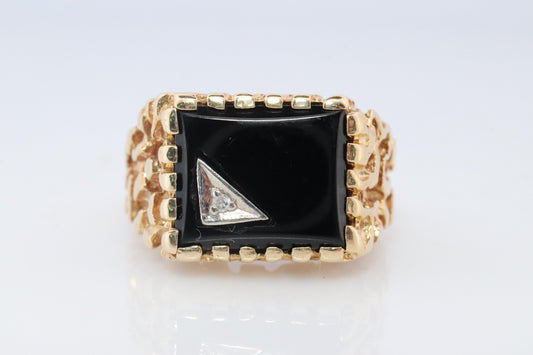 10k Gold ONYX ring. 10k YG Nugget Onxy and Diamond Signet Ring.