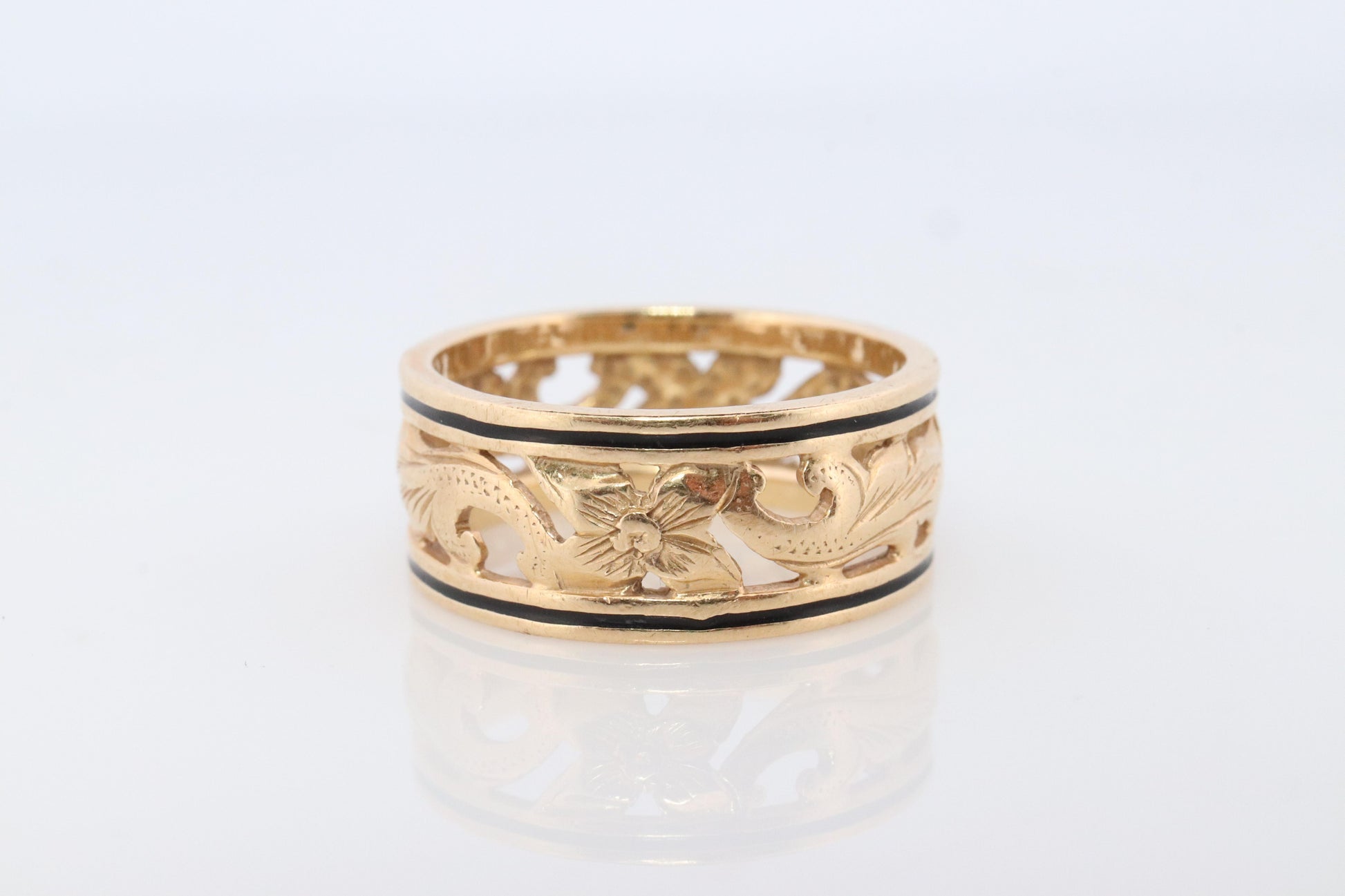 14k Wide Filigree Daisy Ornate band.  Vintage Flower Embossed Engraved design.